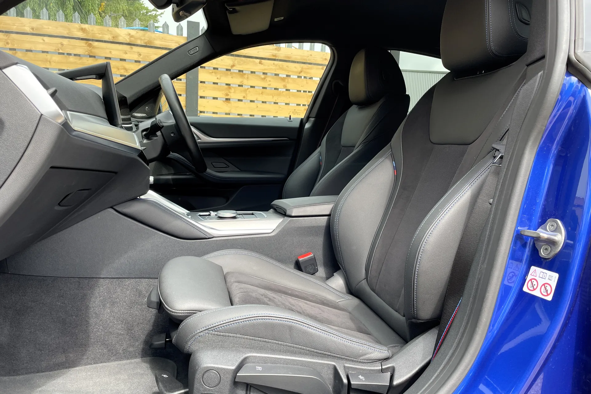 BMW I4 thumbnail image number 33