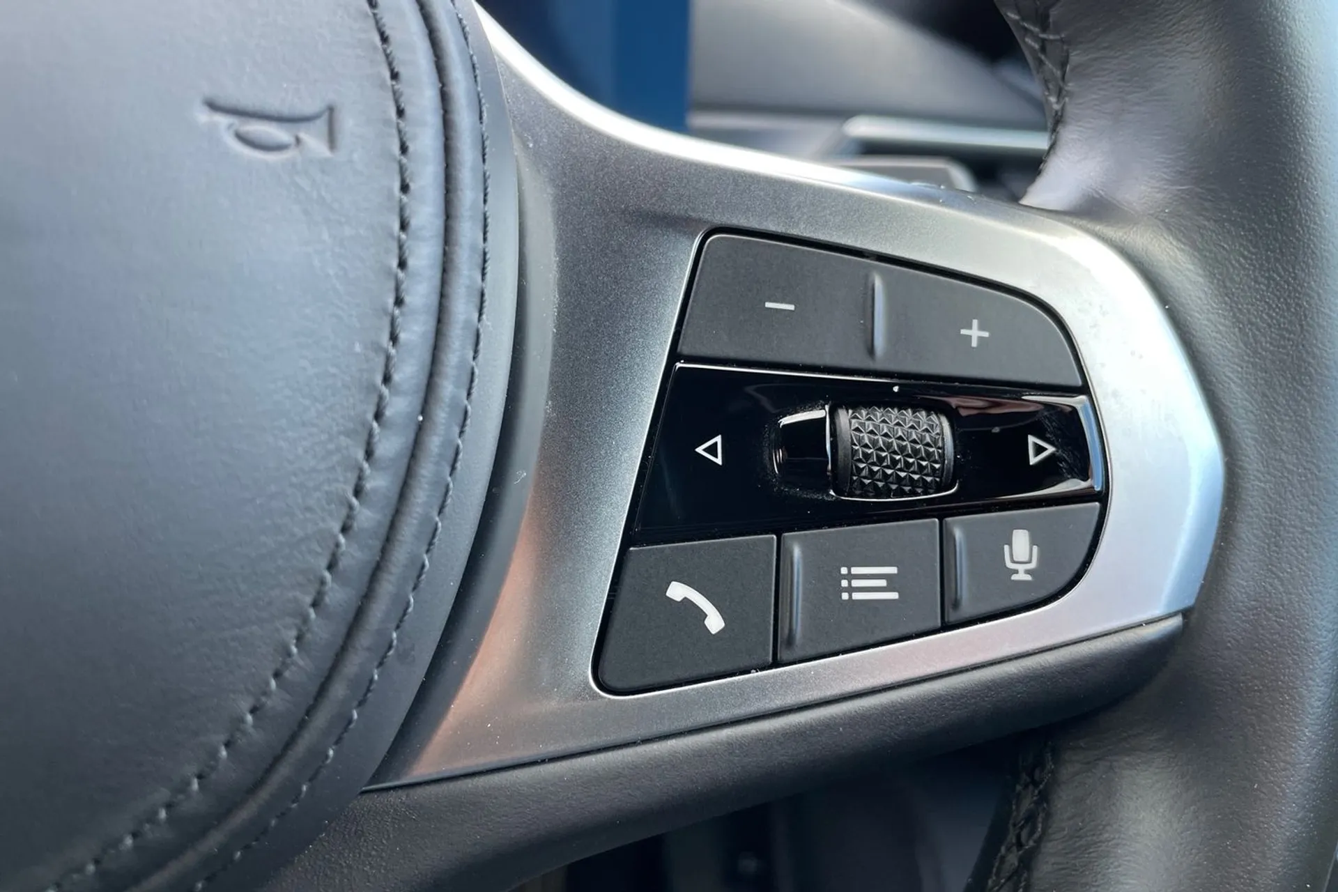 BMW I4 thumbnail image number 44