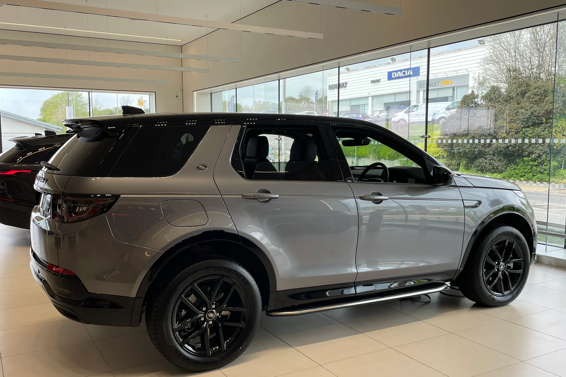 LAND ROVER DISCOVERY SPORT thumbnail image number 2