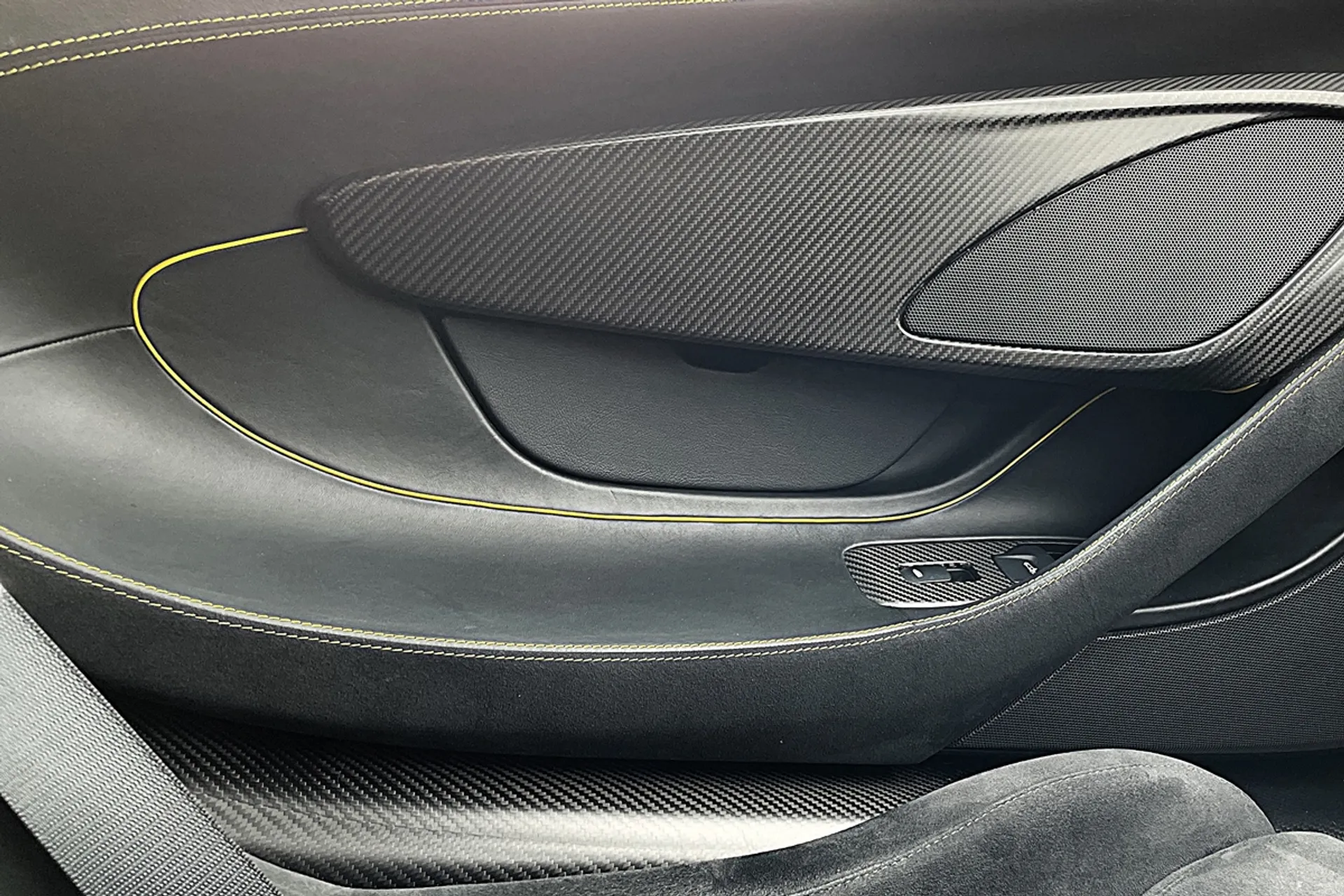 McLaren 570 thumbnail image number 39