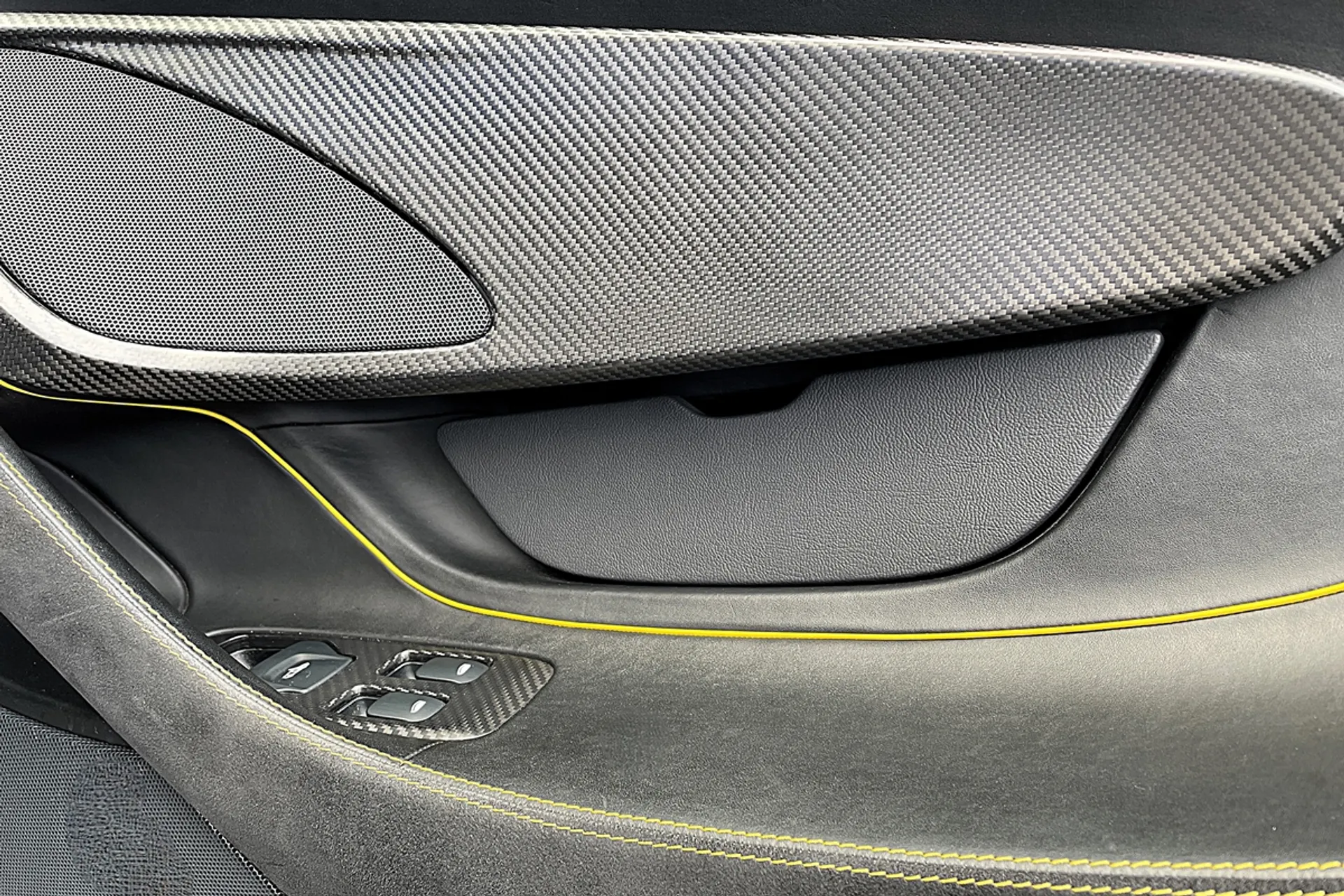 McLaren 570 thumbnail image number 34