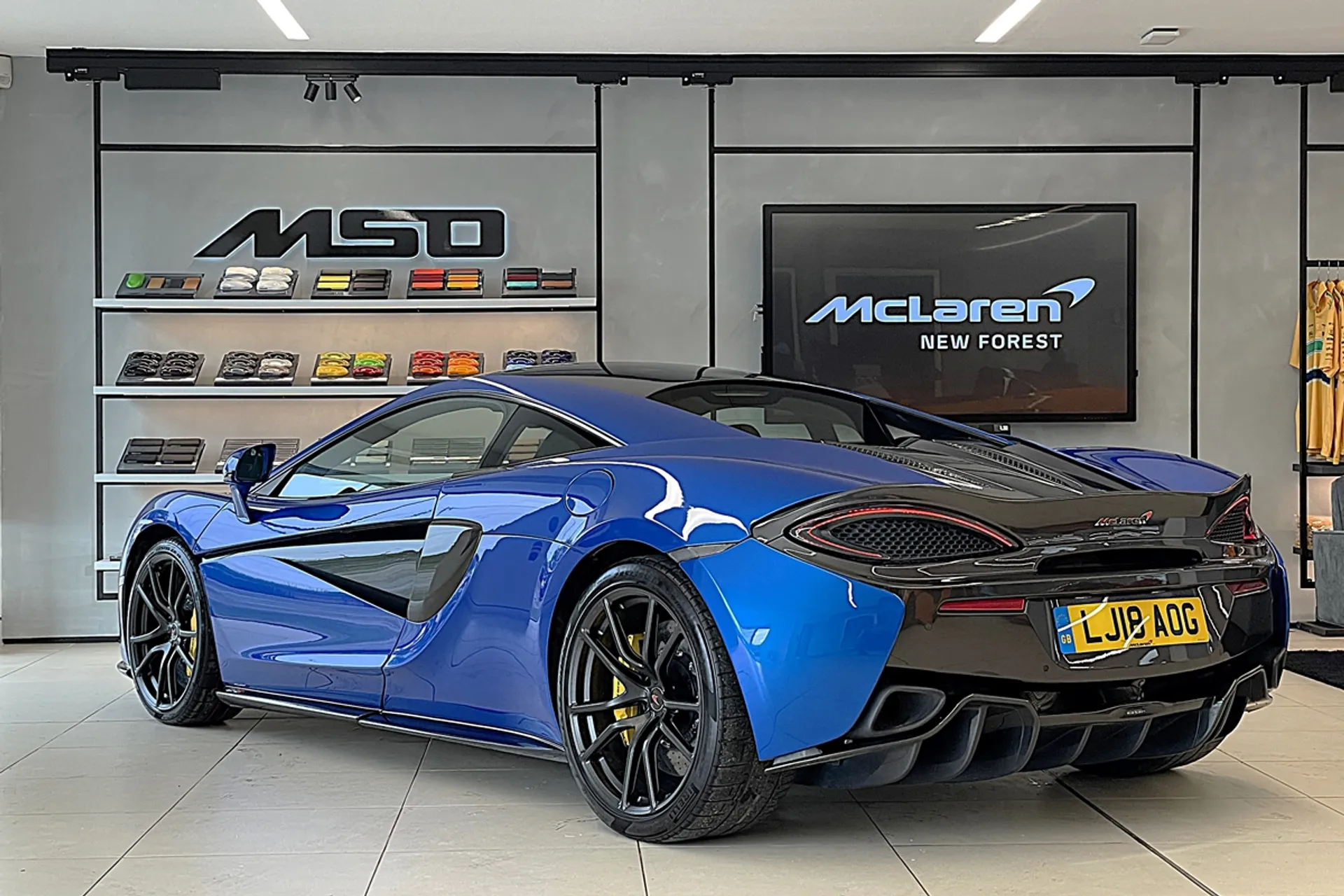 McLaren 570 thumbnail image number 9