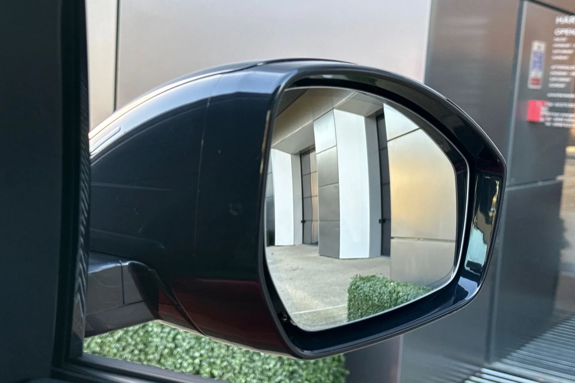 LAND ROVER DISCOVERY SPORT thumbnail image number 26