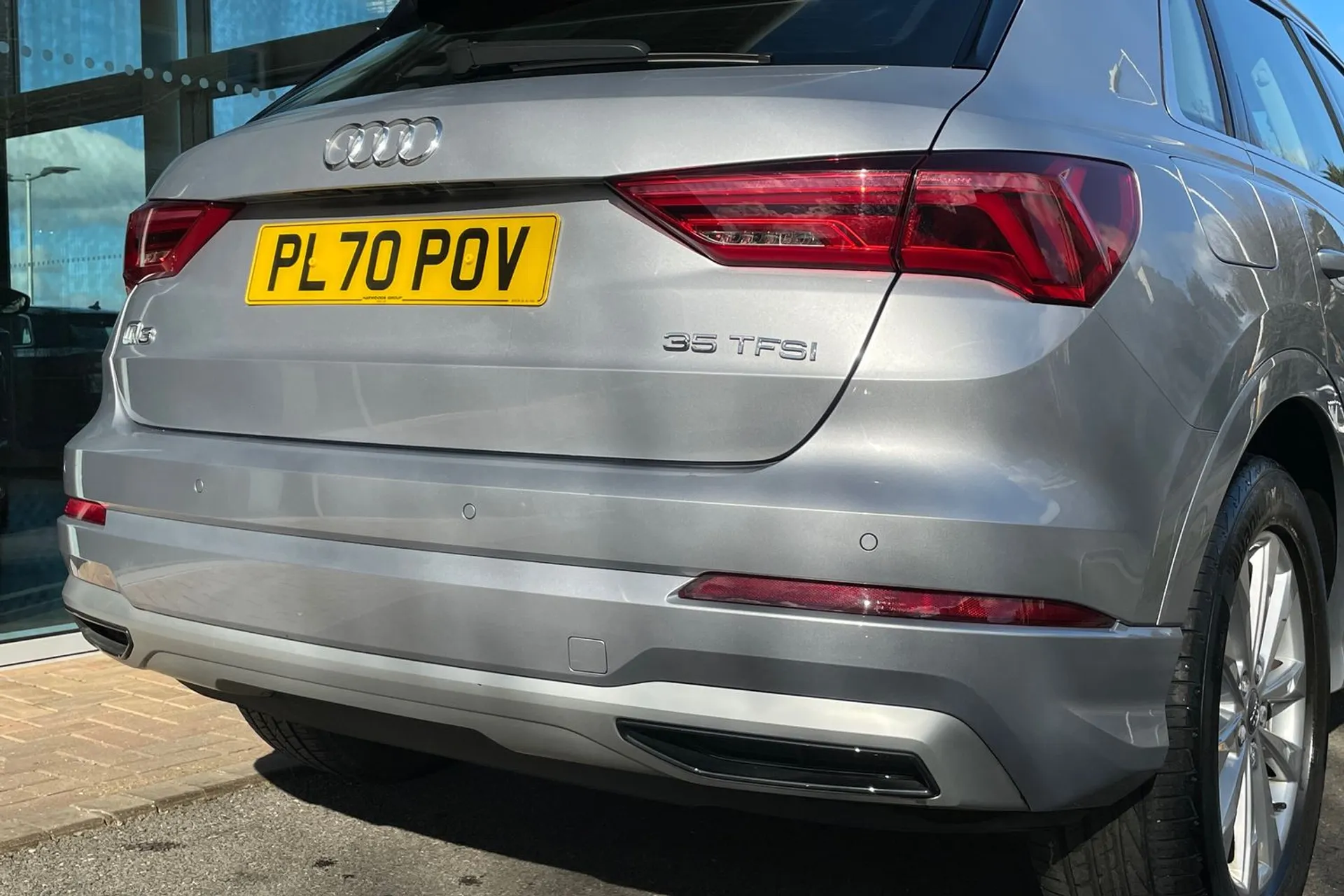 Audi Q3 thumbnail image number 16