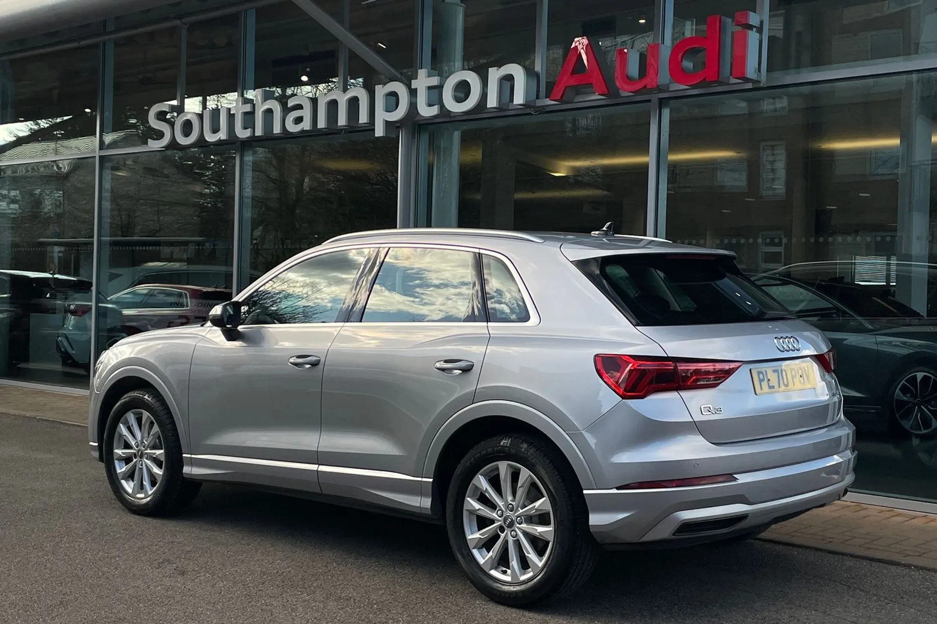 Audi Q3 thumbnail image number 8