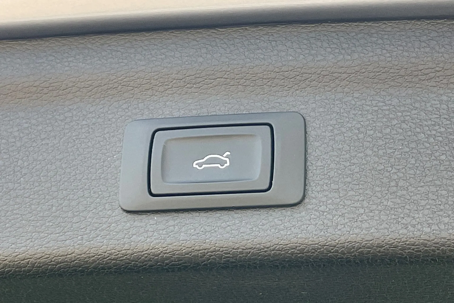 Audi Q3 thumbnail image number 20