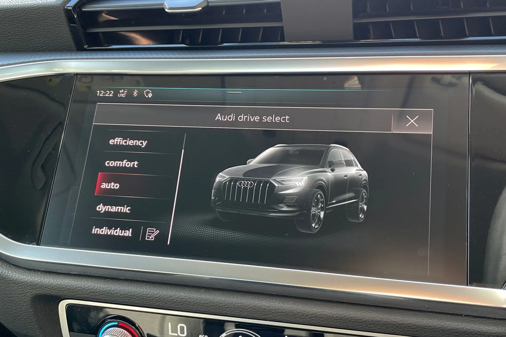 Audi Q3 thumbnail image number 38