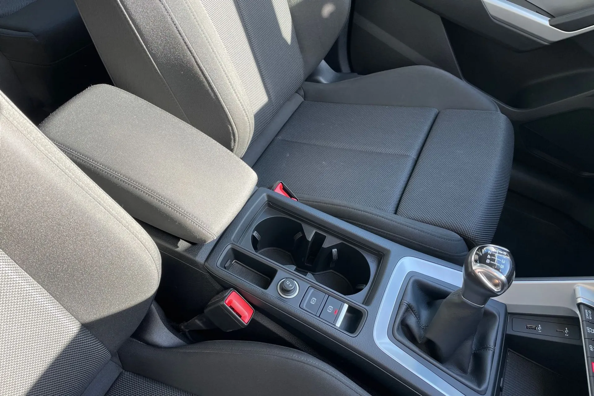 Audi Q3 thumbnail image number 41