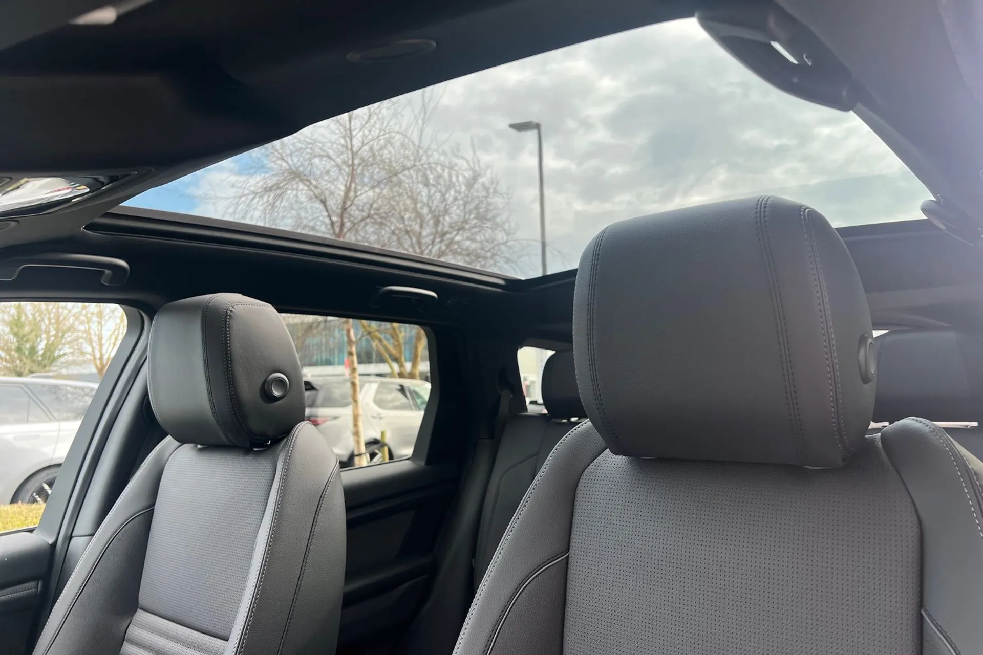 LAND ROVER DISCOVERY SPORT thumbnail image number 4