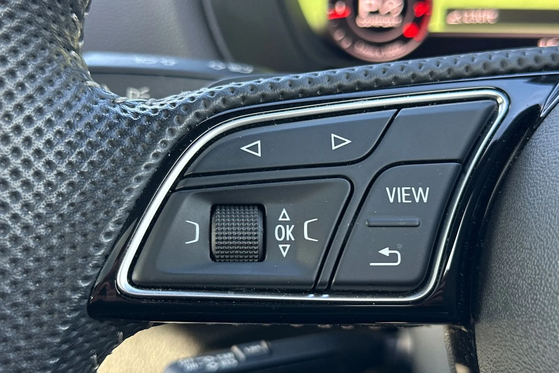 Audi Q2 thumbnail image number 41