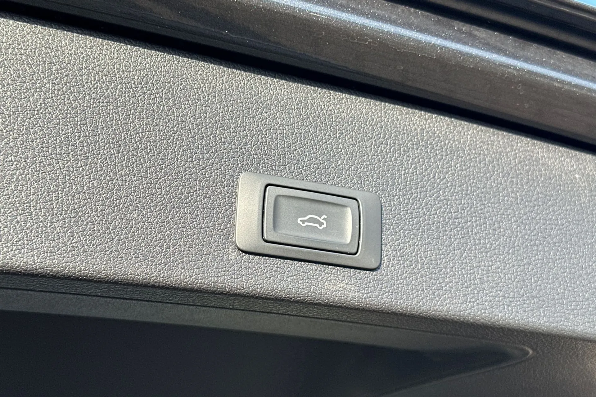 Audi Q2 thumbnail image number 16