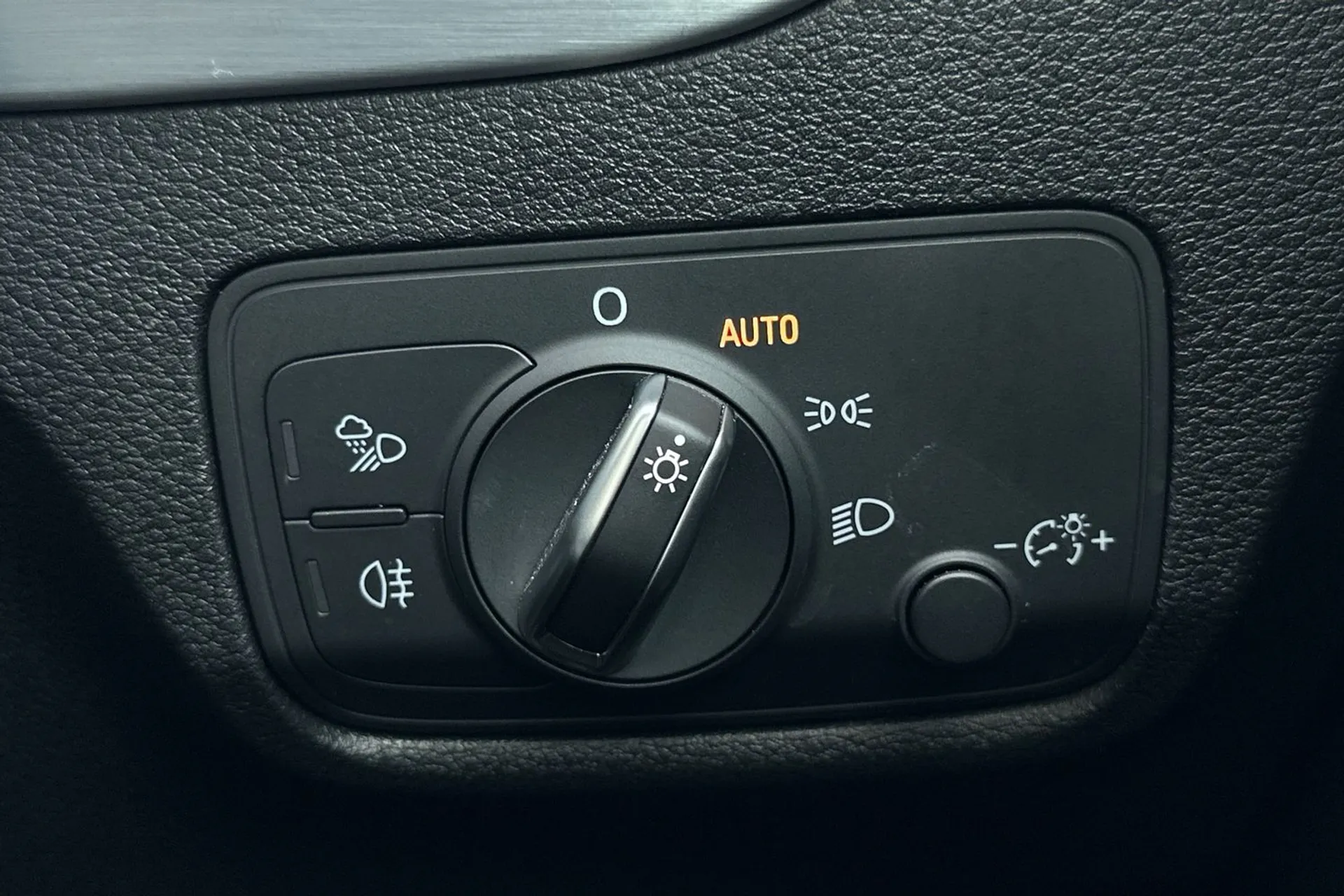 Audi Q2 thumbnail image number 18