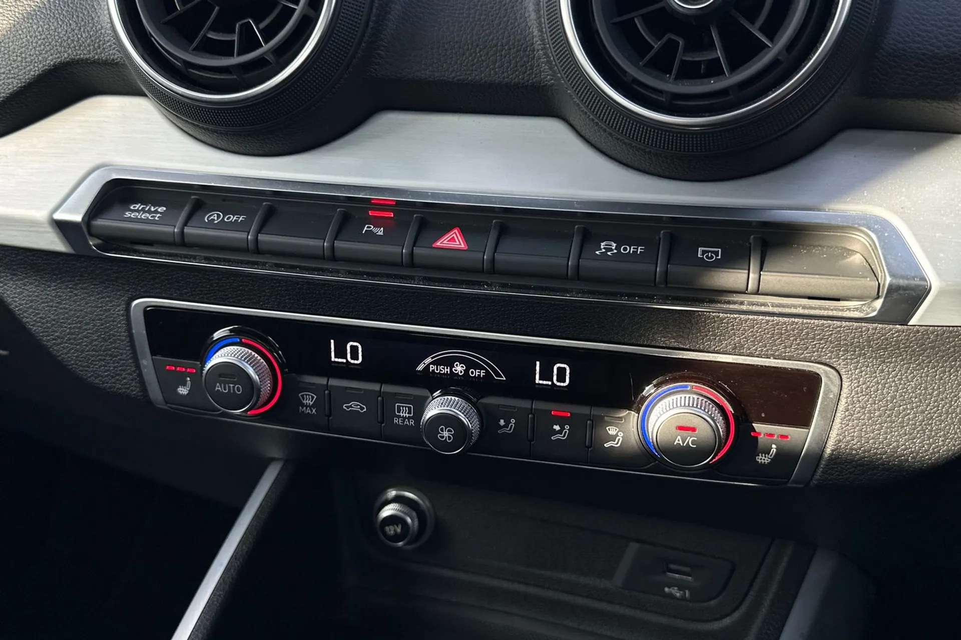 Audi Q2 thumbnail image number 10
