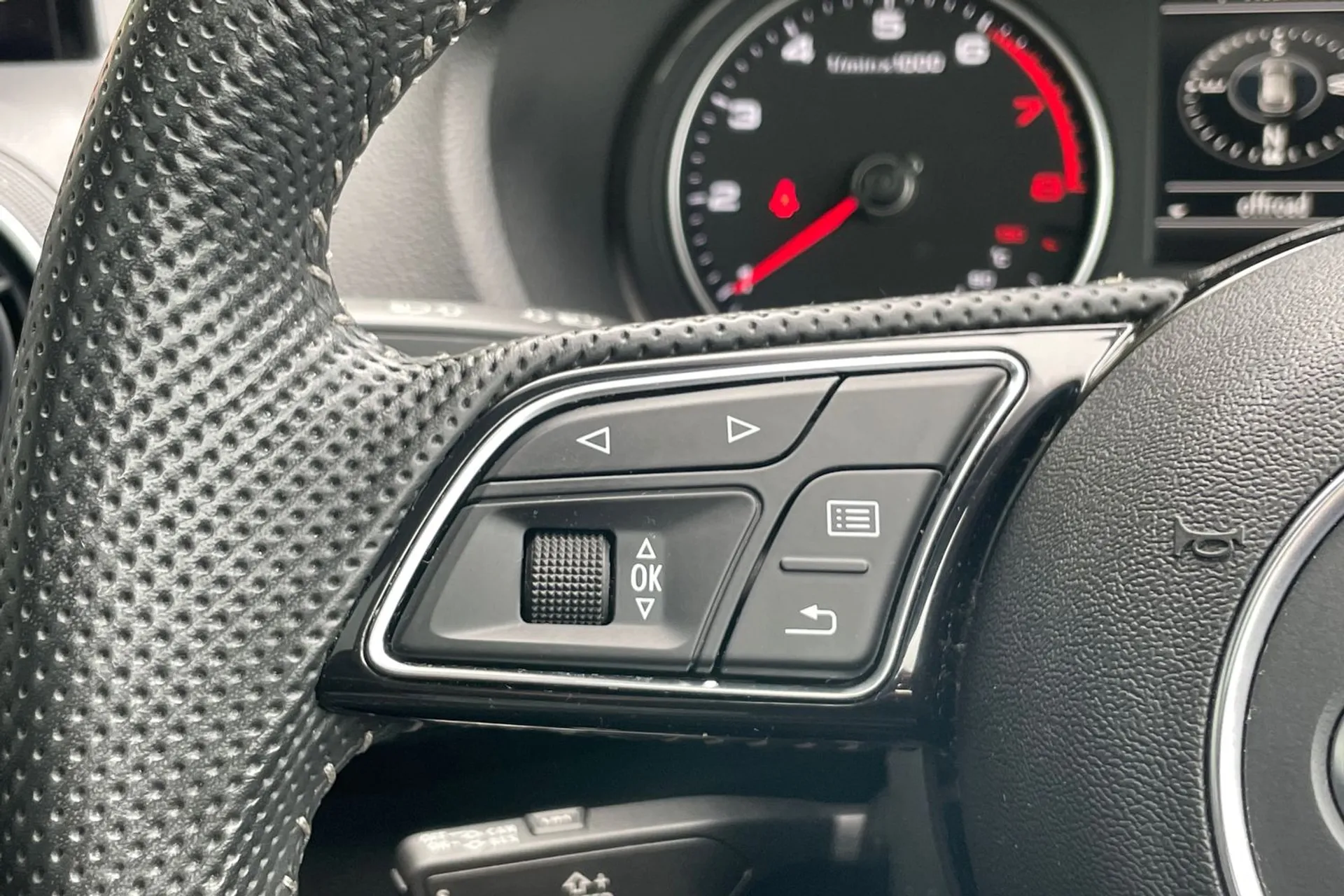 Audi Q2 thumbnail image number 41