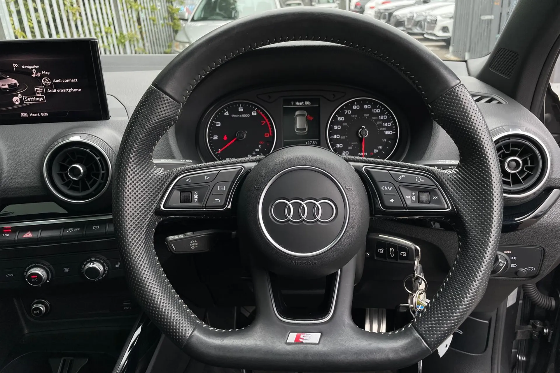 Audi Q2 thumbnail image number 39