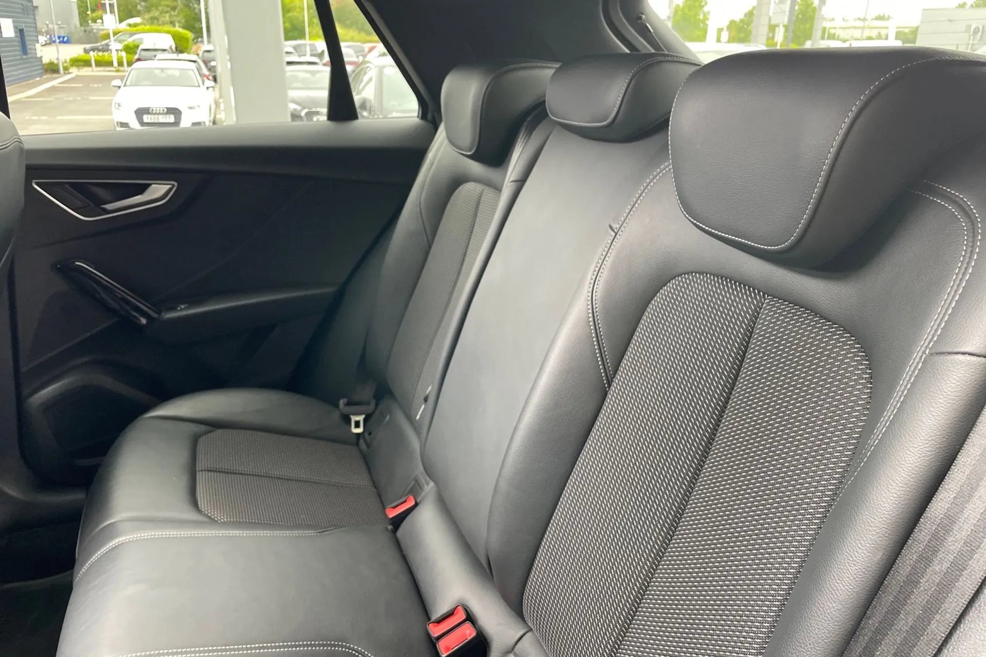 Audi Q2 thumbnail image number 32