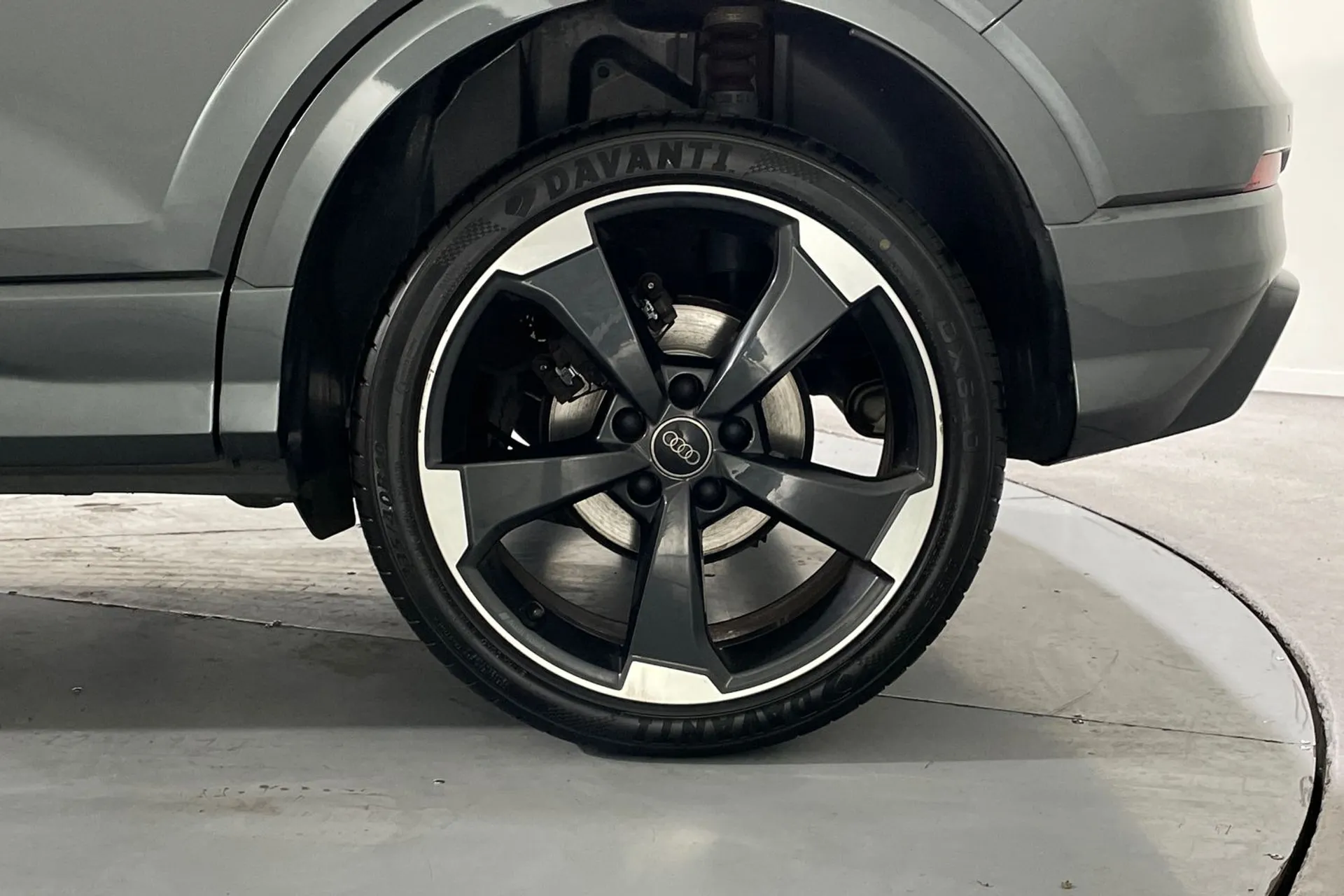 Audi Q2 thumbnail image number 11