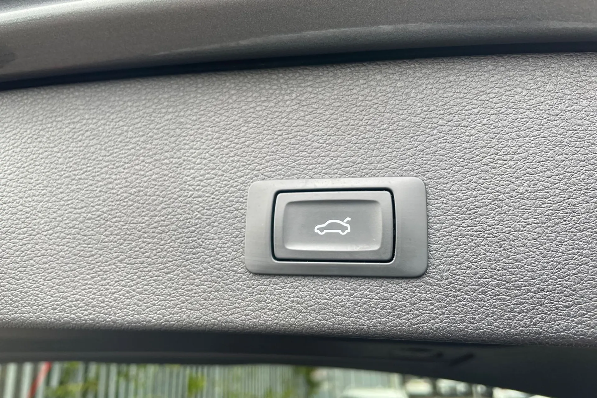 Audi Q2 thumbnail image number 18