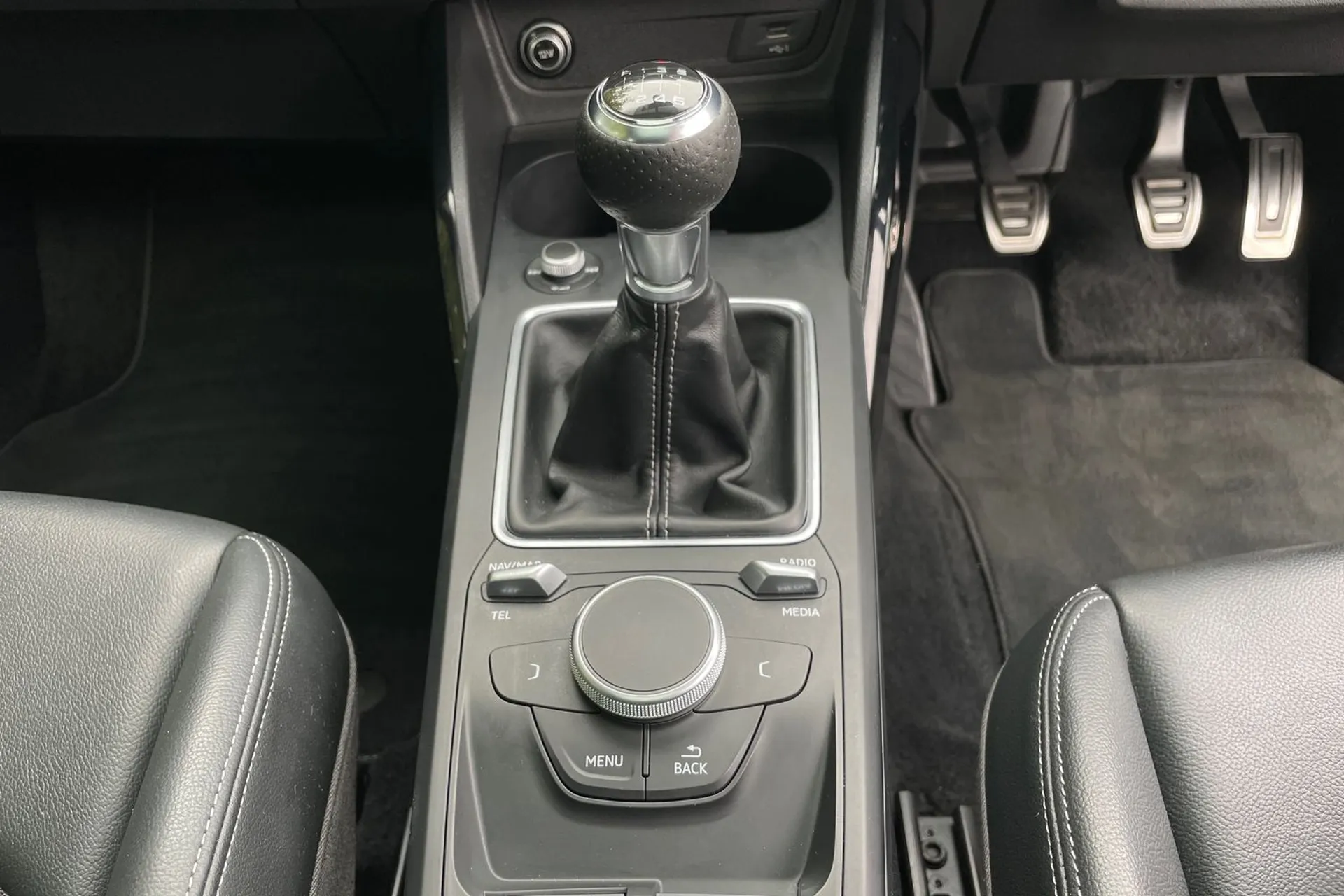 Audi Q2 thumbnail image number 40