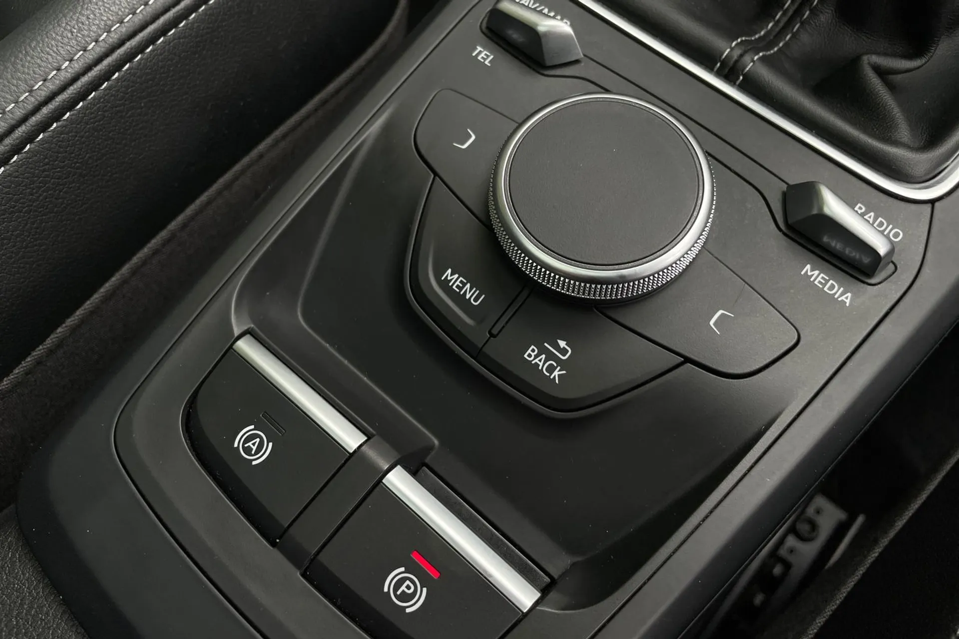 Audi Q2 thumbnail image number 44