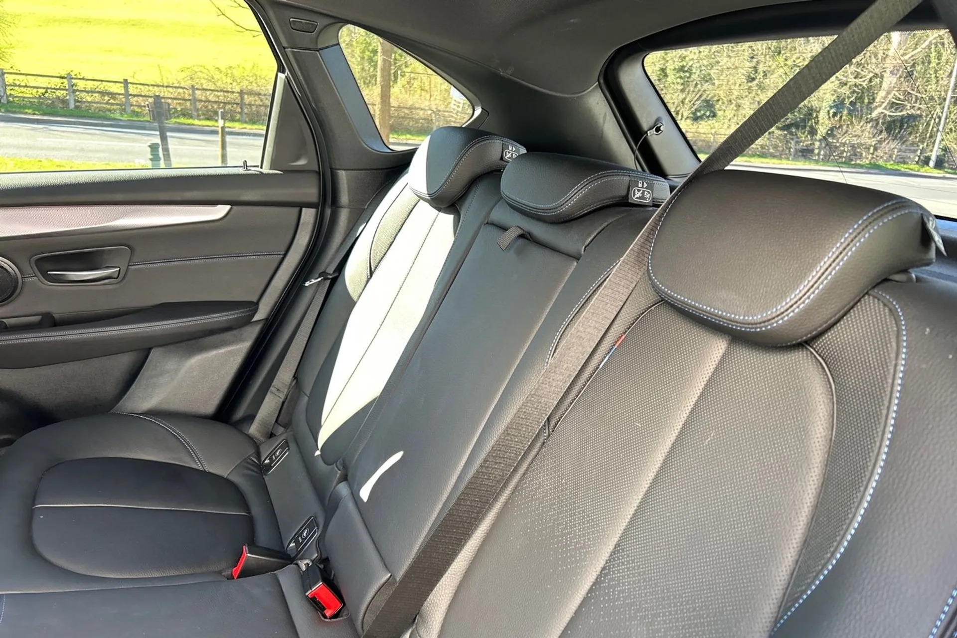 BMW 2 SERIES thumbnail image number 38