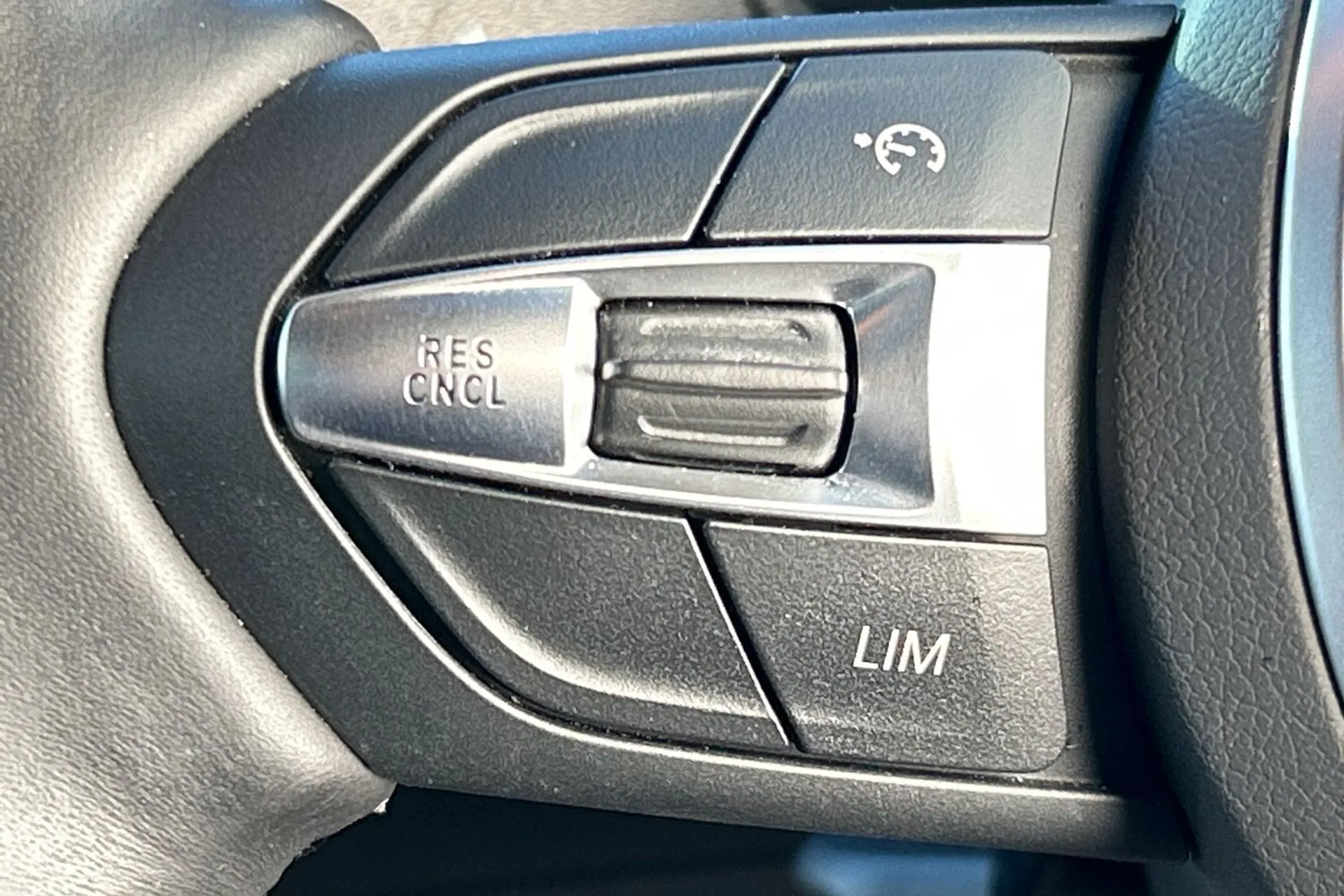 BMW 2 SERIES thumbnail image number 47