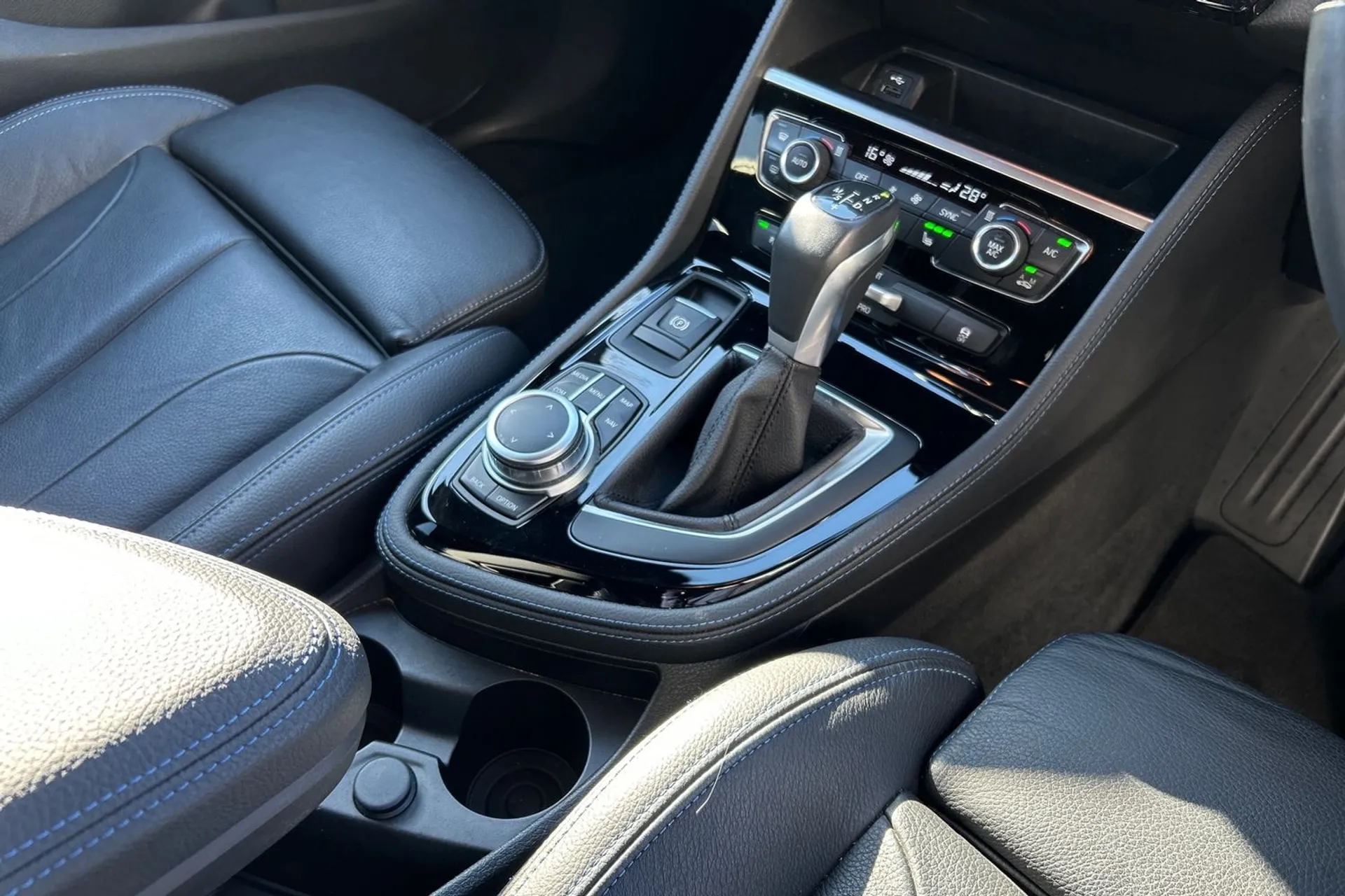 BMW 2 SERIES thumbnail image number 52