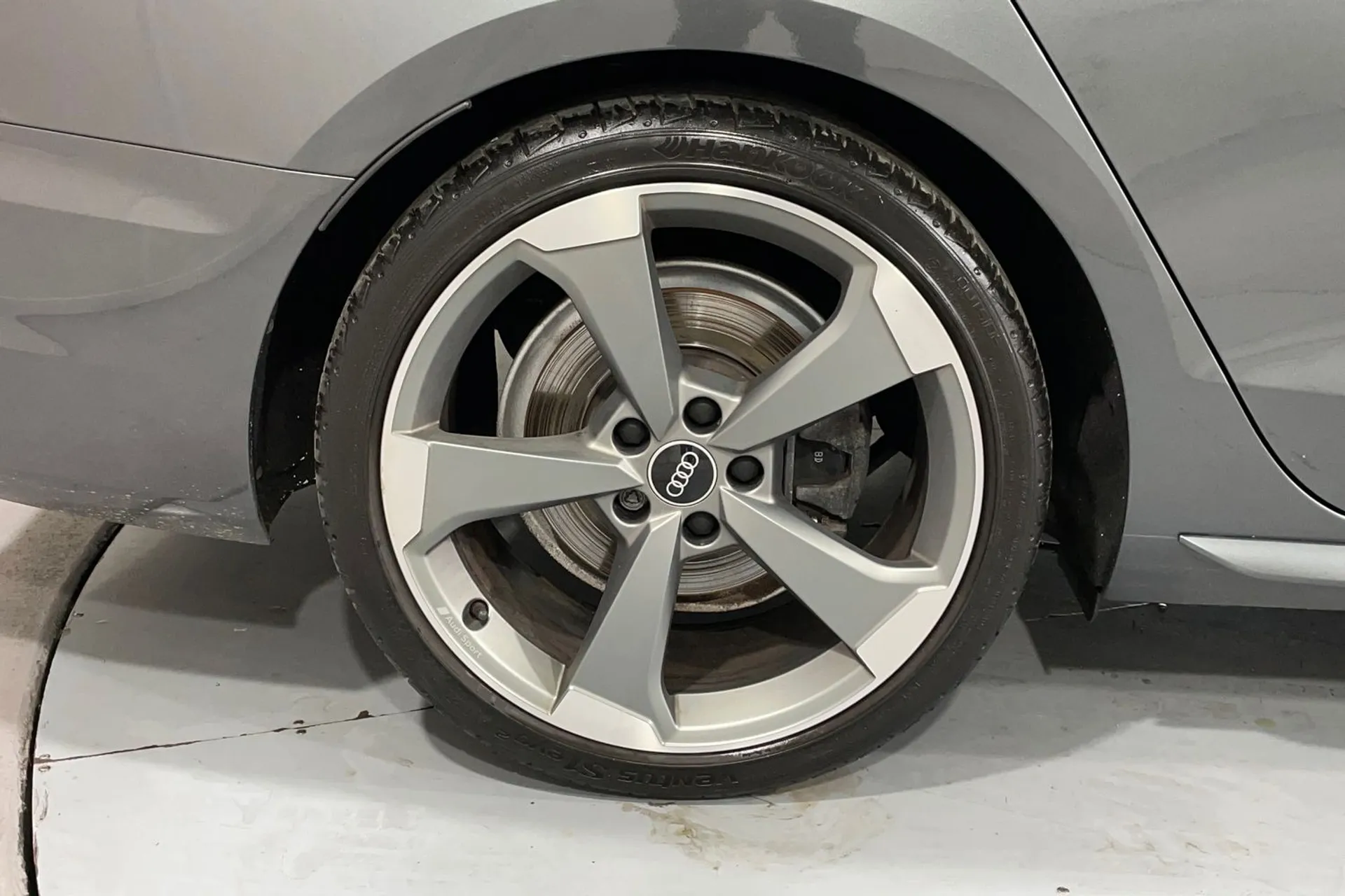 Audi A4 thumbnail image number 11
