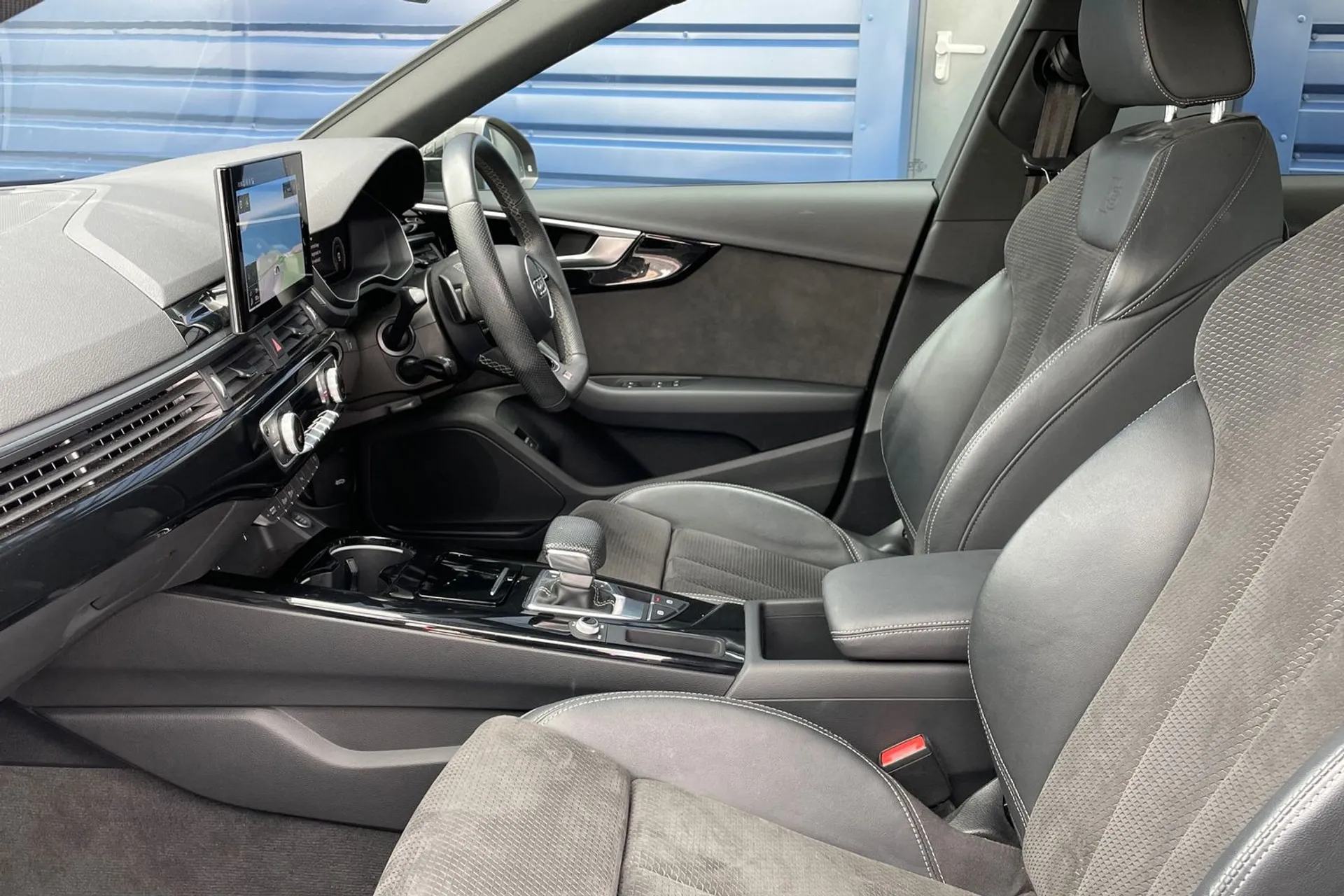 Audi A4 thumbnail image number 28