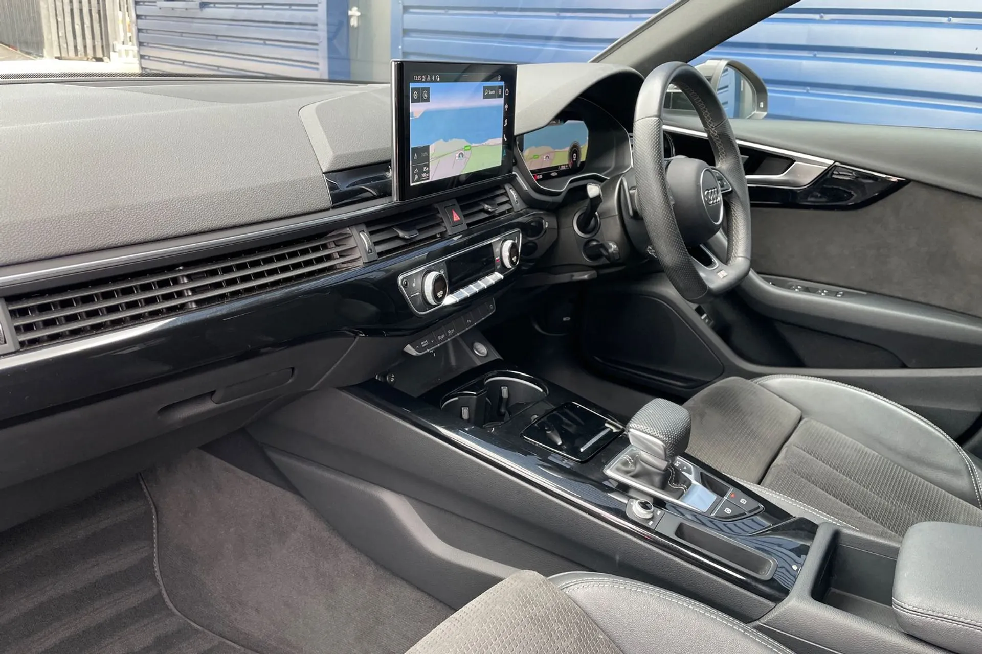 Audi A4 thumbnail image number 27