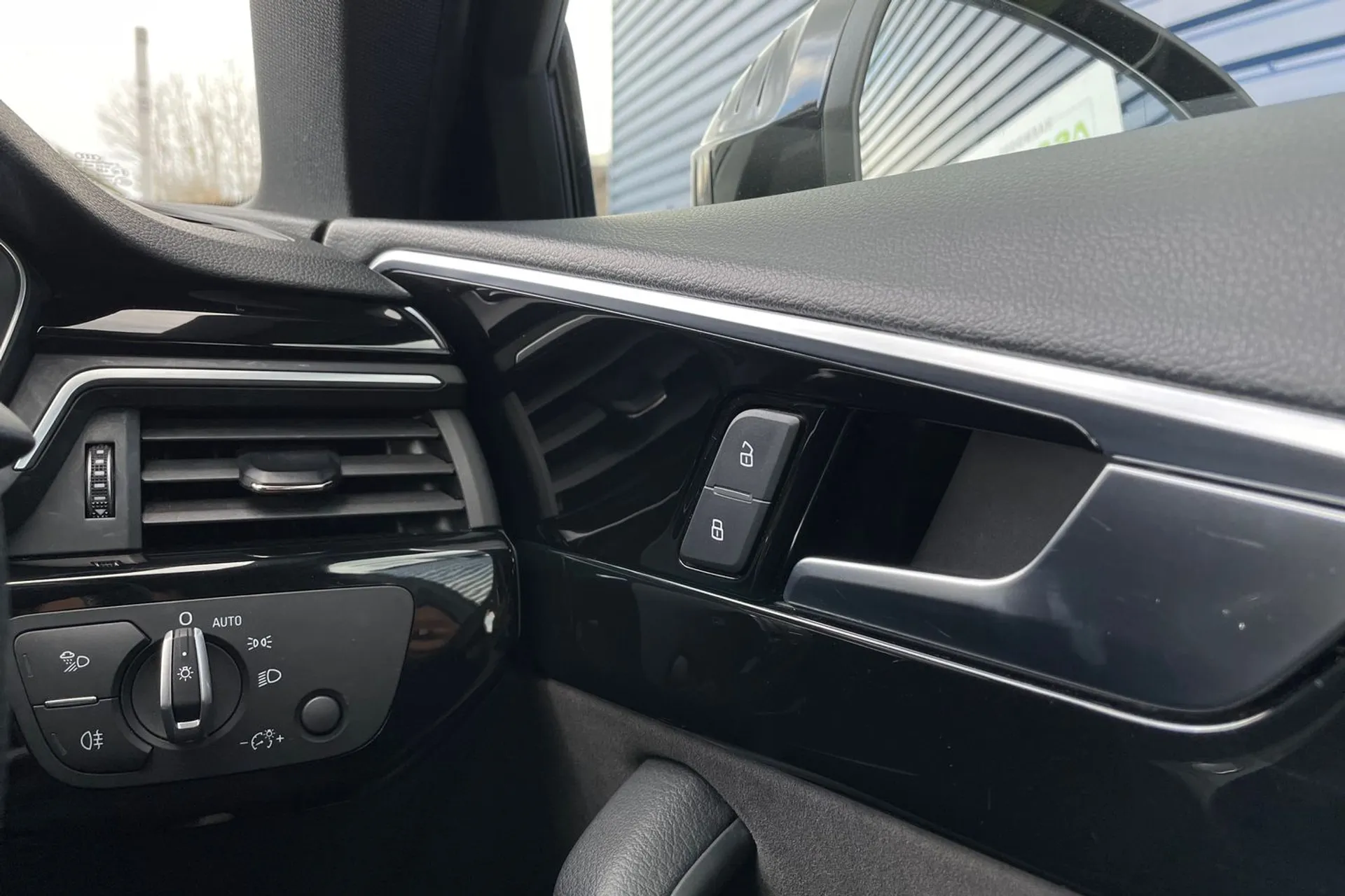 Audi A4 thumbnail image number 39