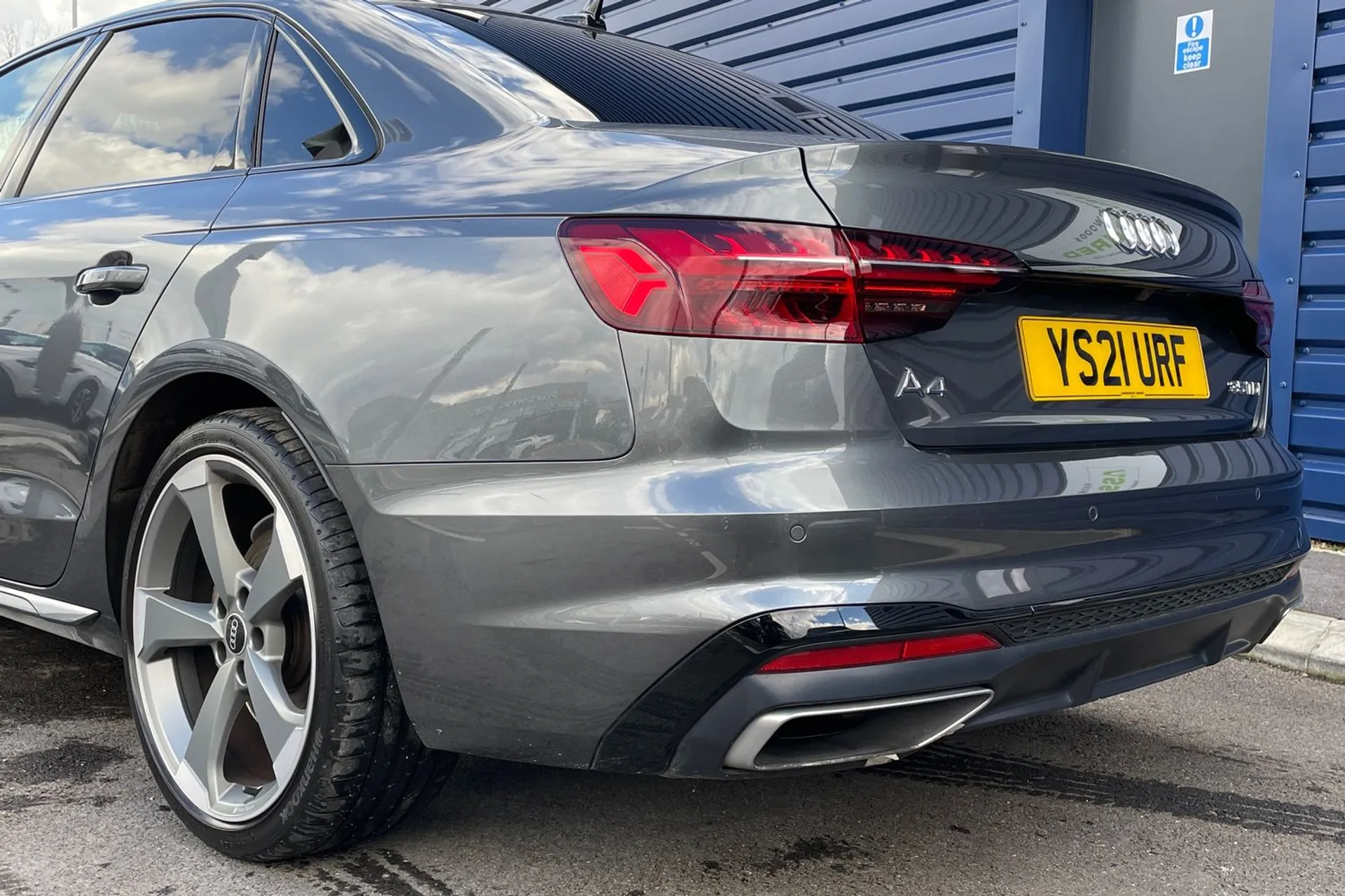 Audi A4 thumbnail image number 15