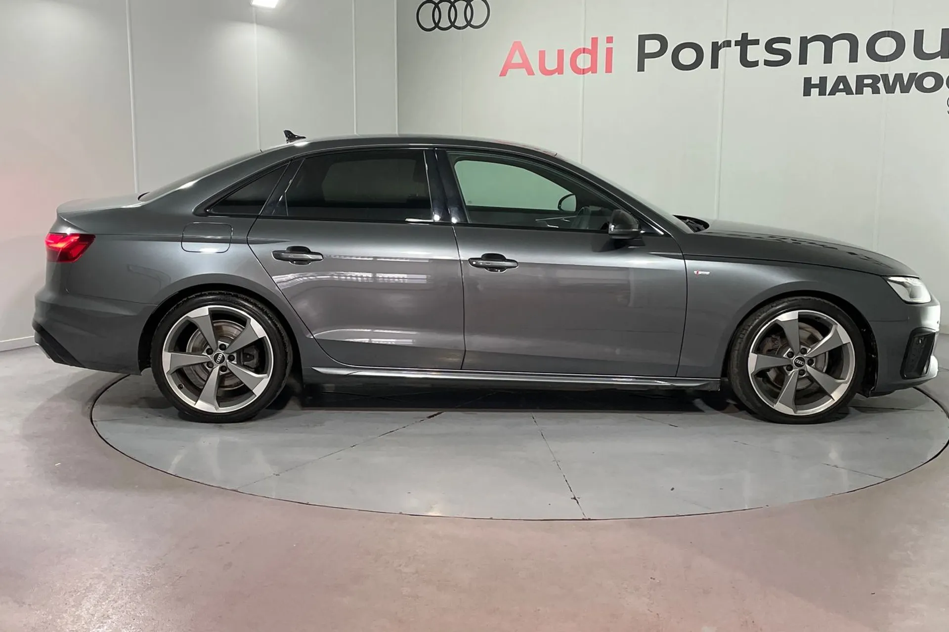 Audi A4 thumbnail image number 2