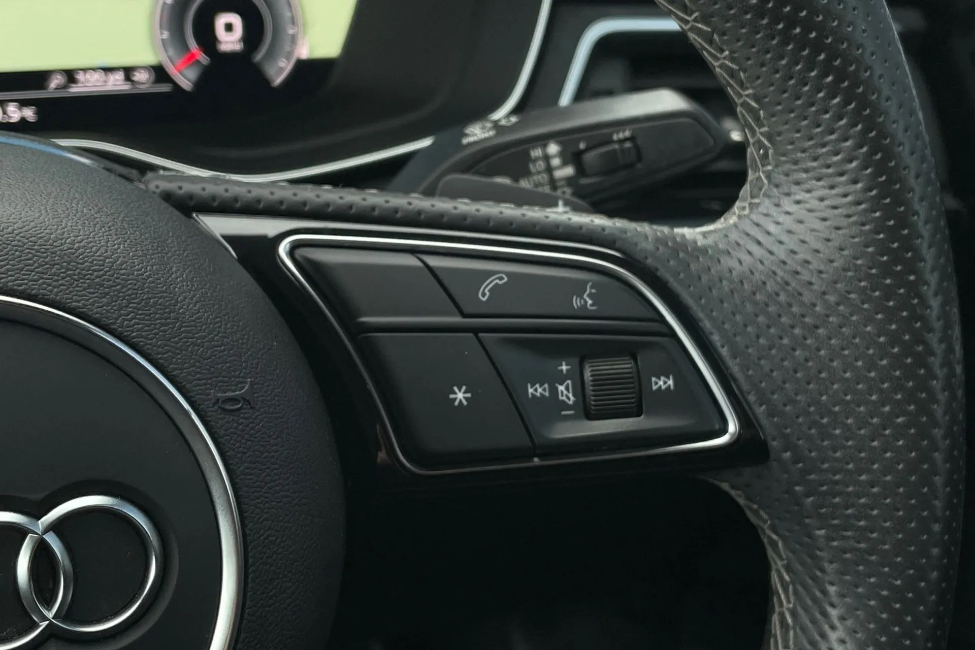 Audi A4 thumbnail image number 37