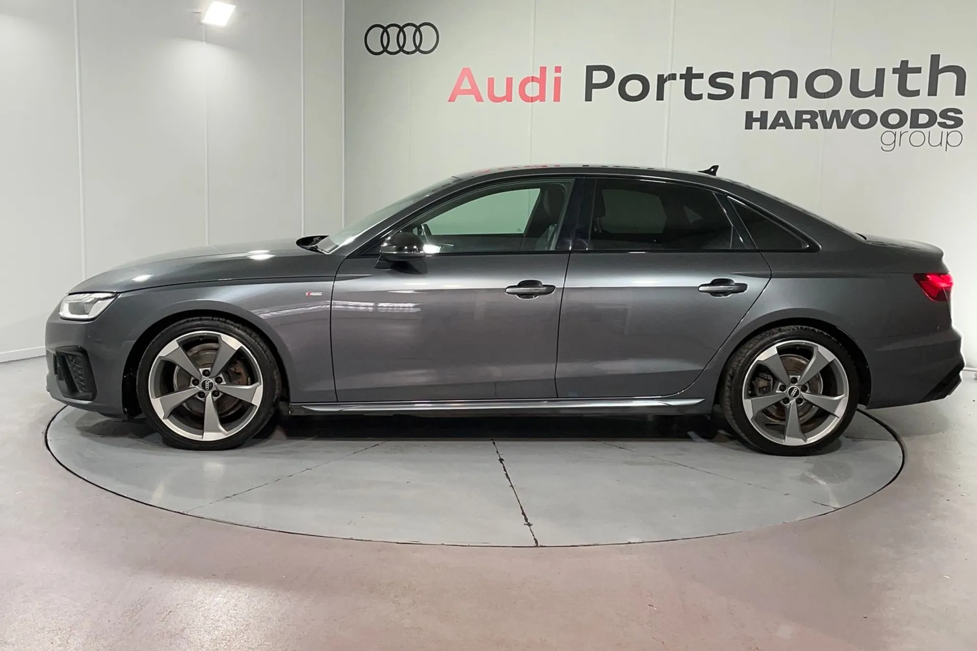 Audi A4 thumbnail image number 10