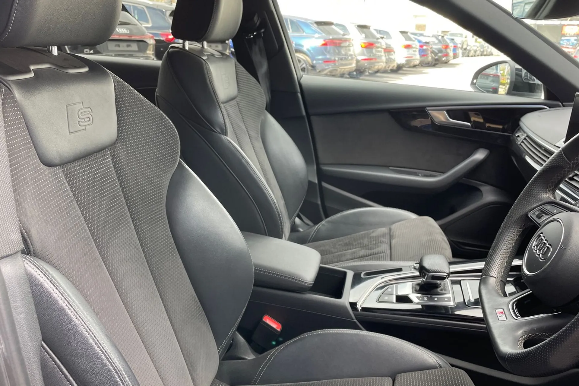 Audi A4 thumbnail image number 25
