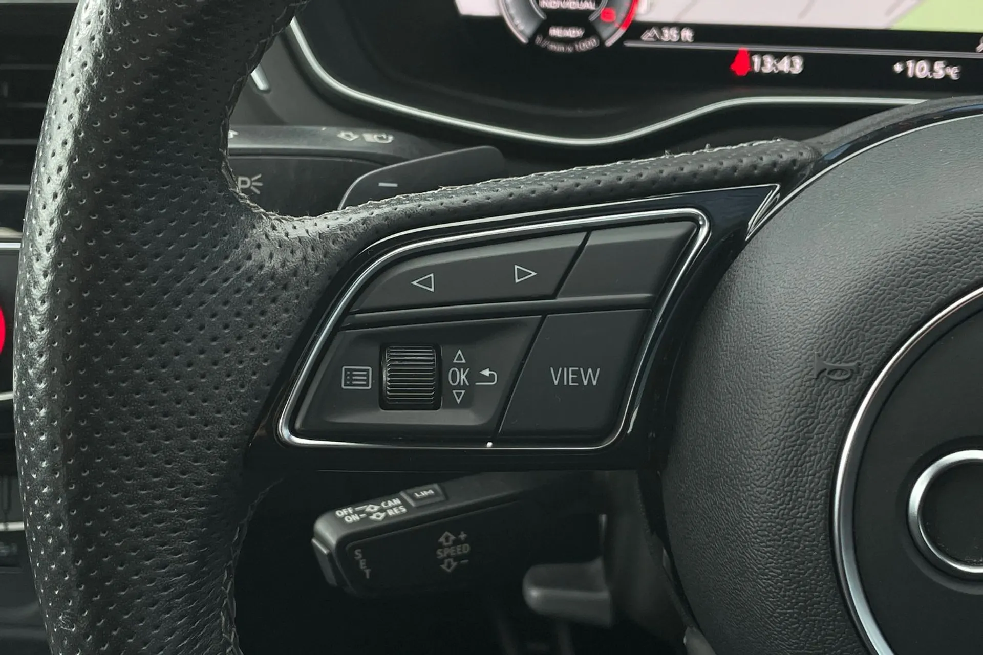Audi A4 thumbnail image number 36