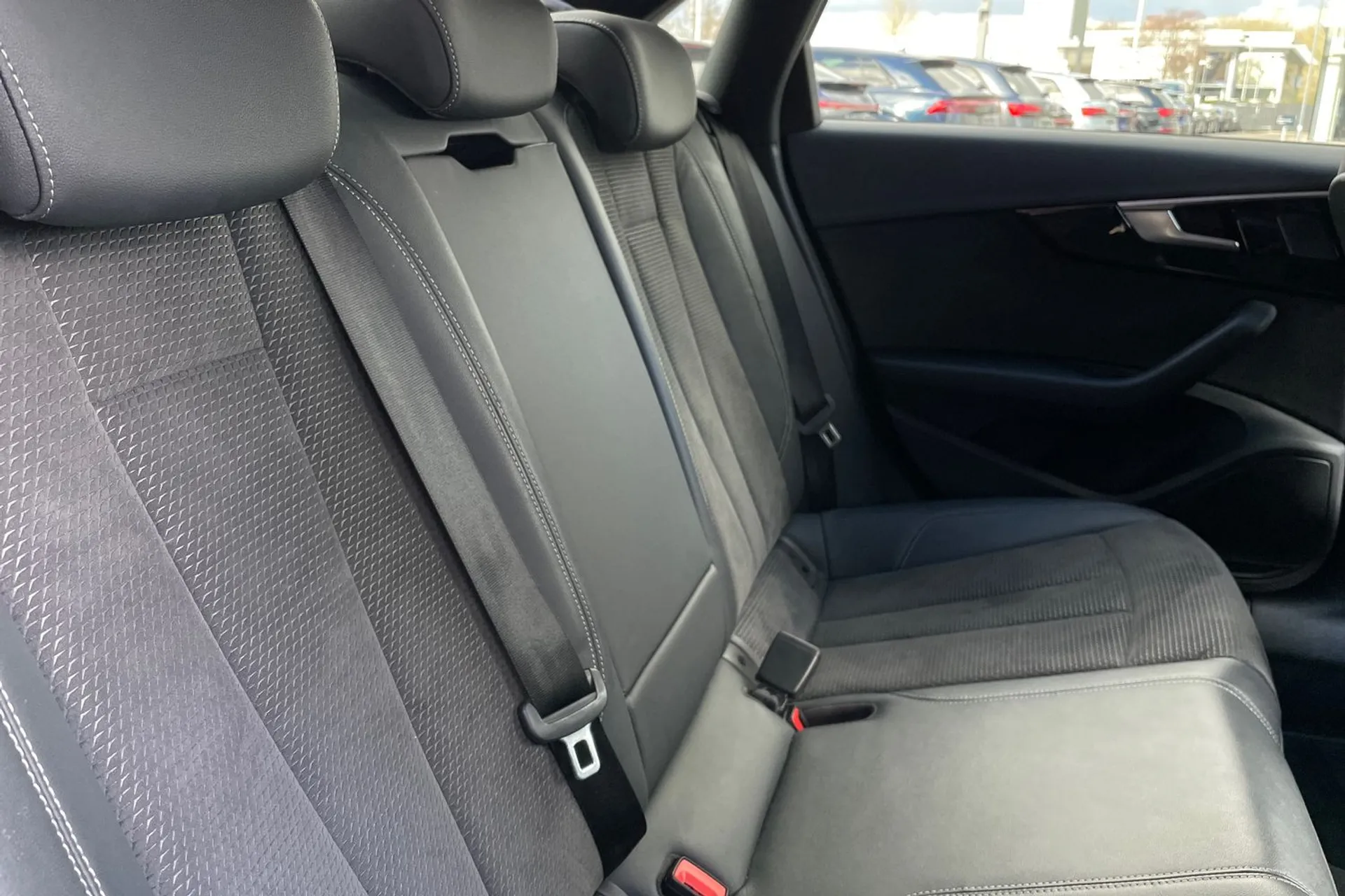 Audi A4 thumbnail image number 21