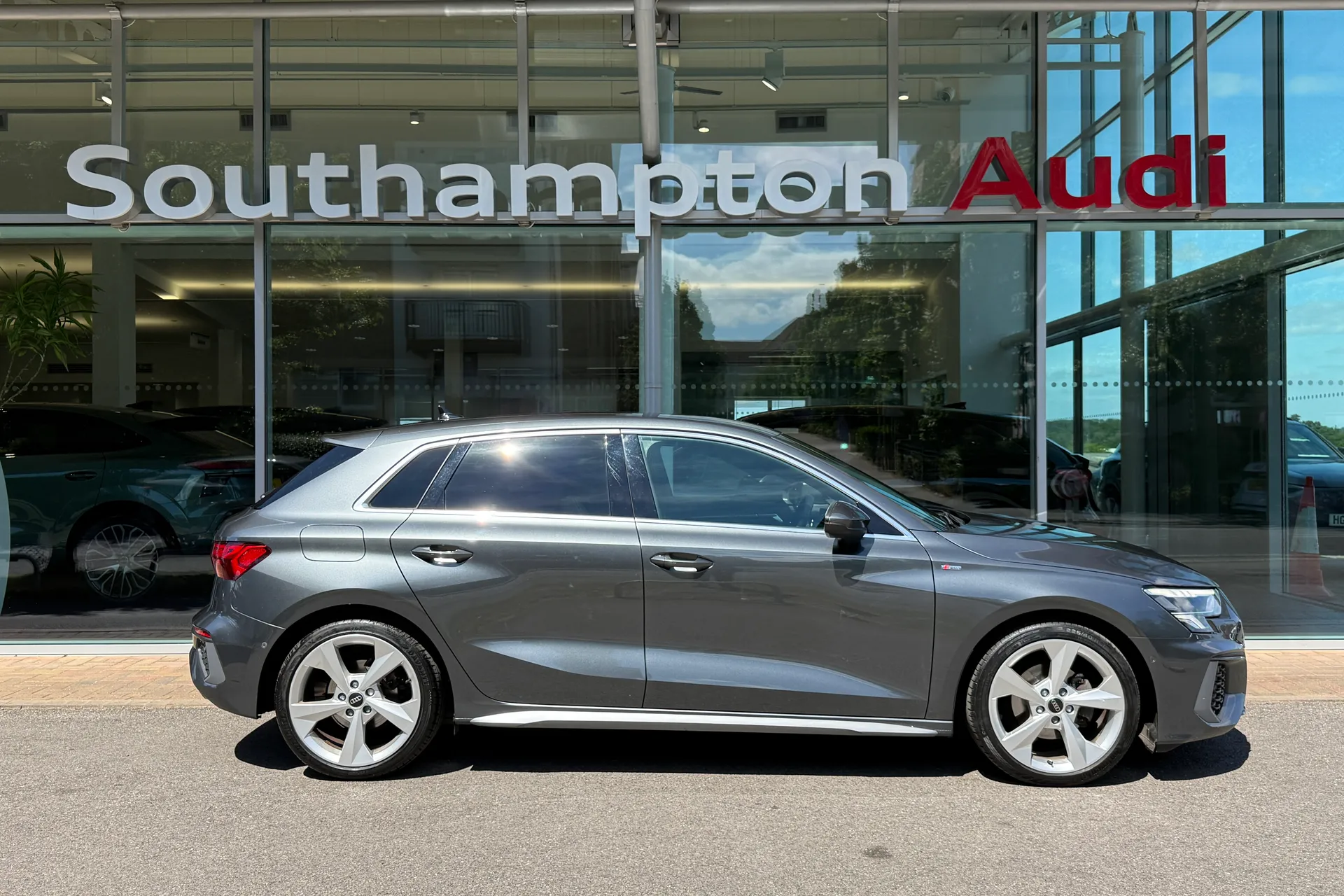 Audi A3 thumbnail image number 2