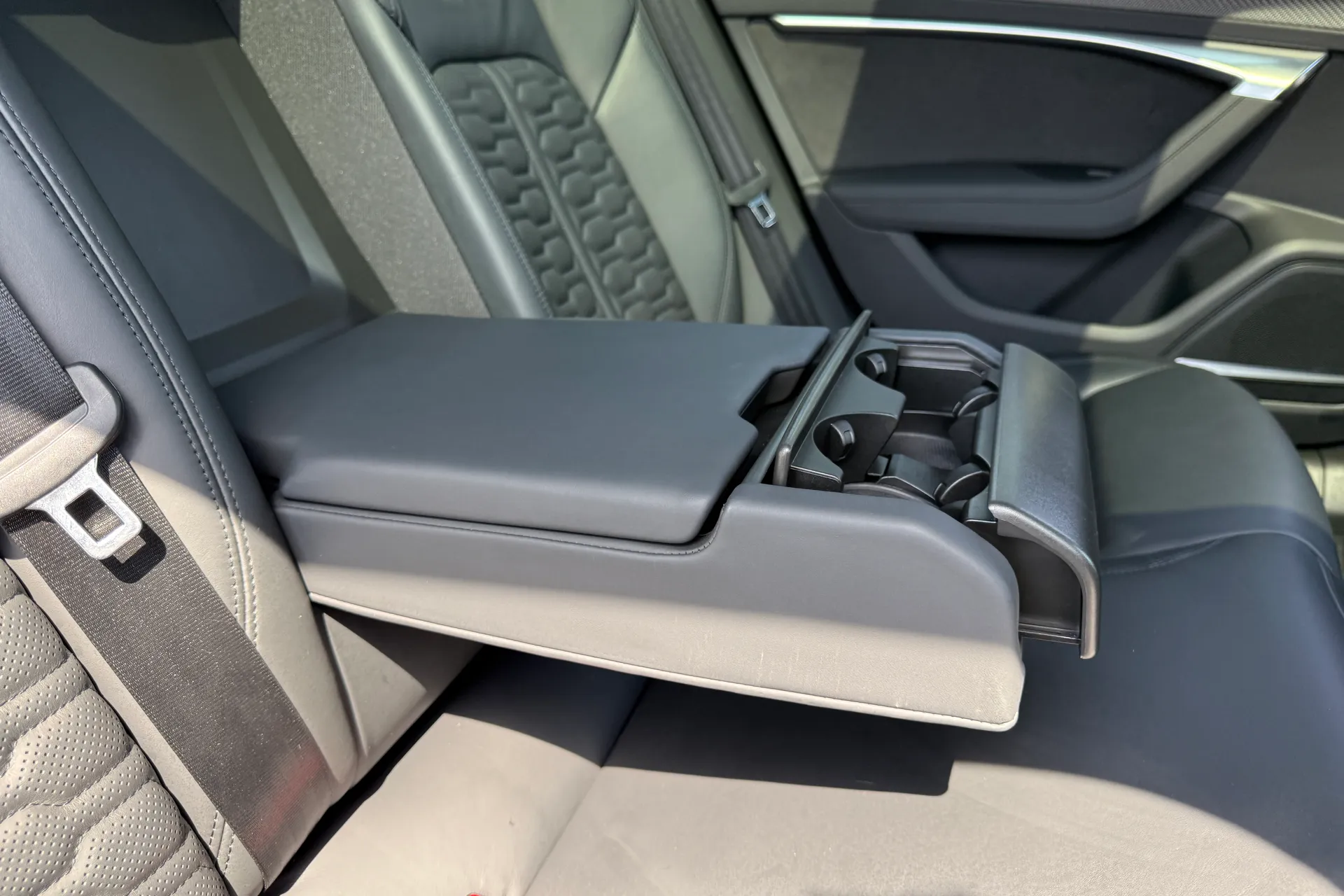 Audi RS6 thumbnail image number 58