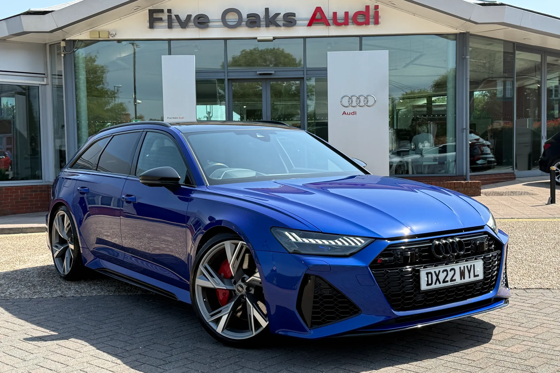 Audi RS6 focused image