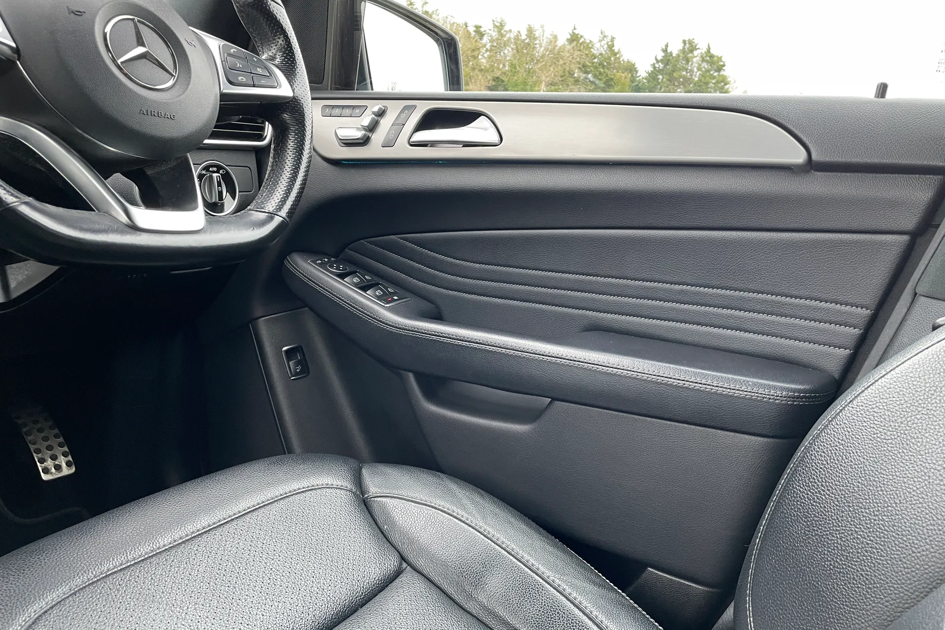 MERCEDES-BENZ GLE thumbnail image number 37
