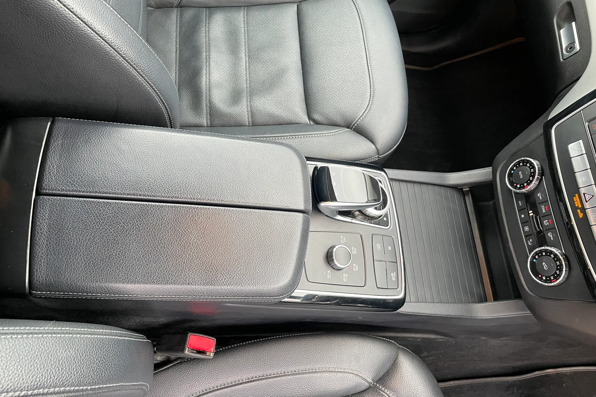 MERCEDES-BENZ GLE thumbnail image number 39