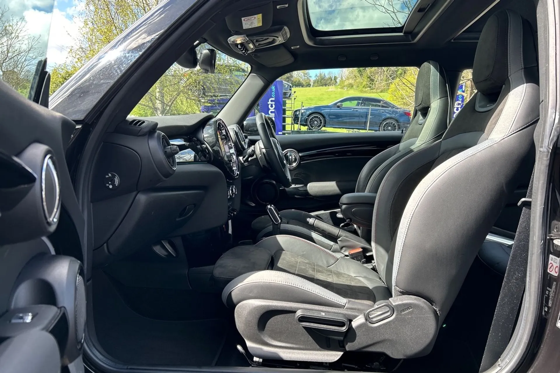 MINI HATCHBACK thumbnail image number 19