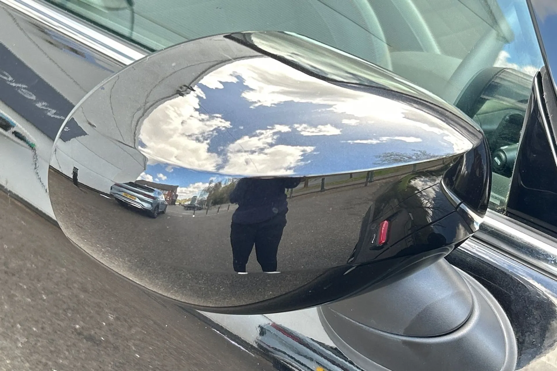 MINI HATCHBACK thumbnail image number 46