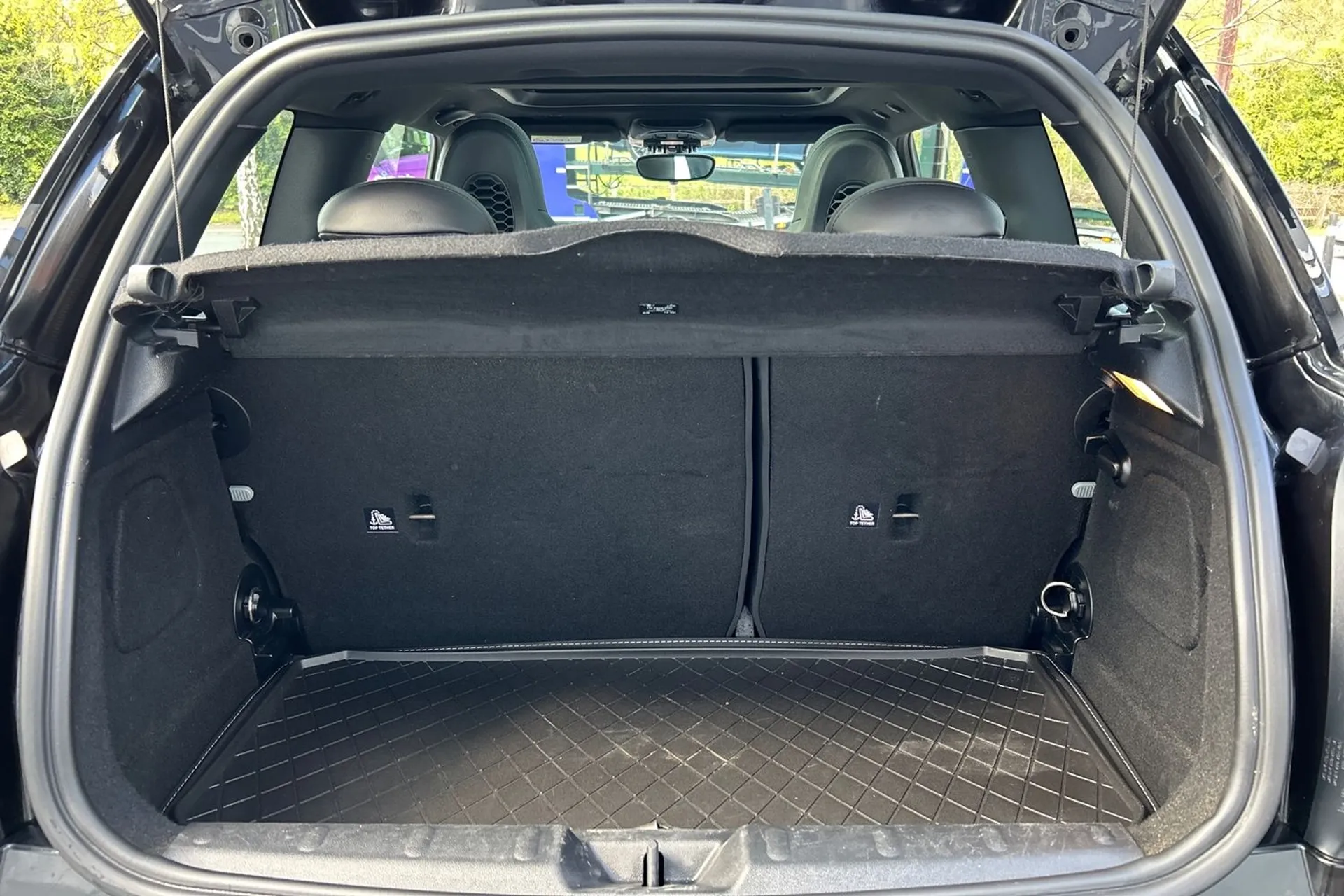MINI HATCHBACK thumbnail image number 31