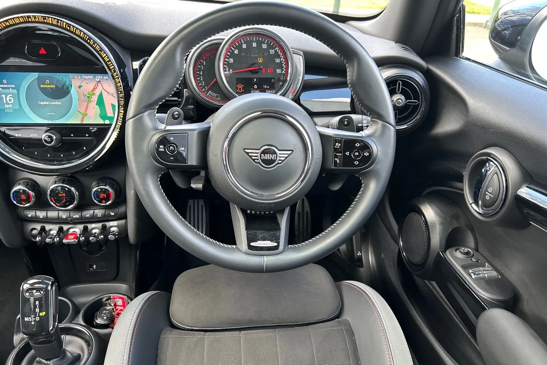 MINI HATCHBACK thumbnail image number 38