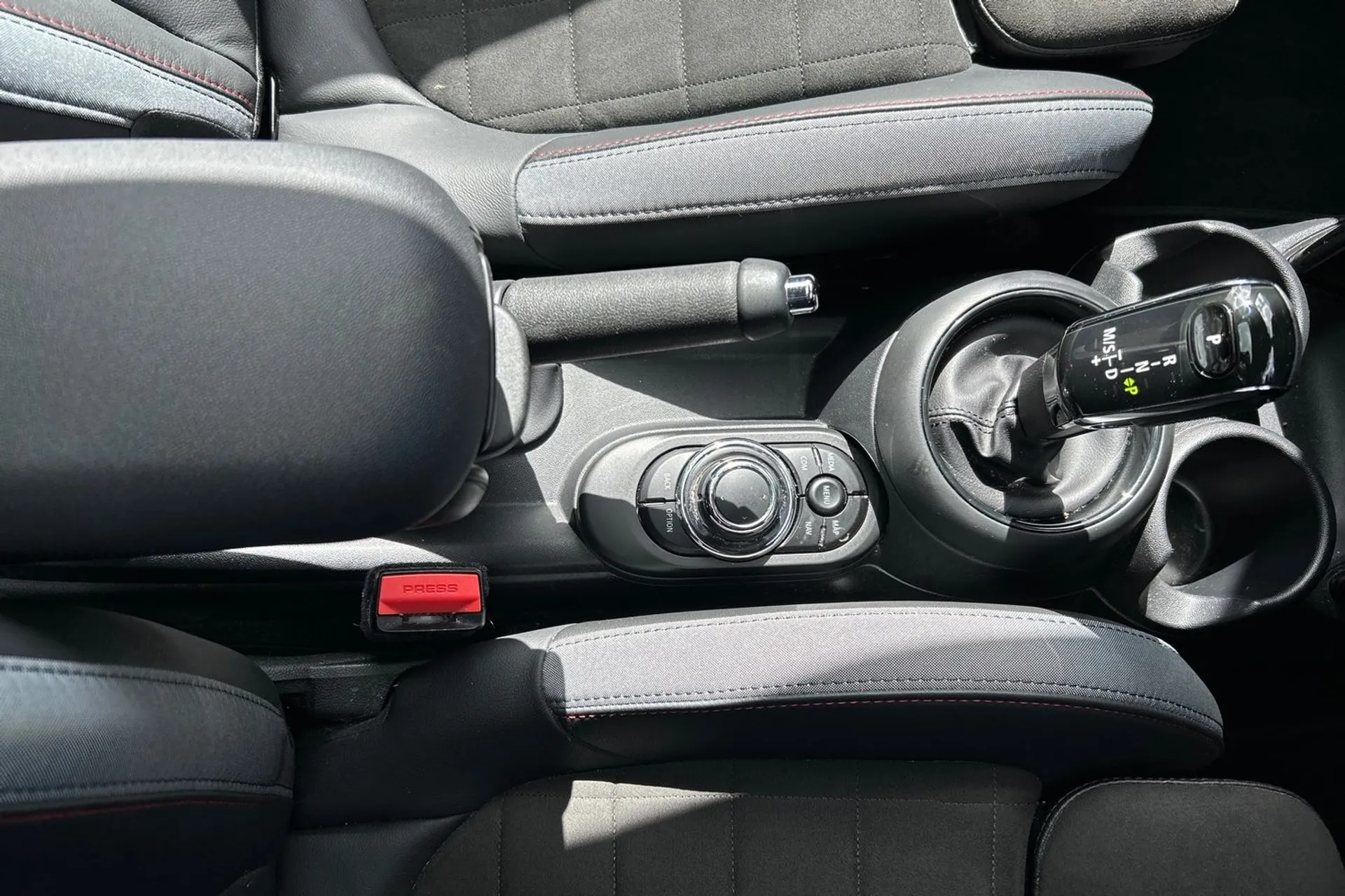 MINI HATCHBACK thumbnail image number 44