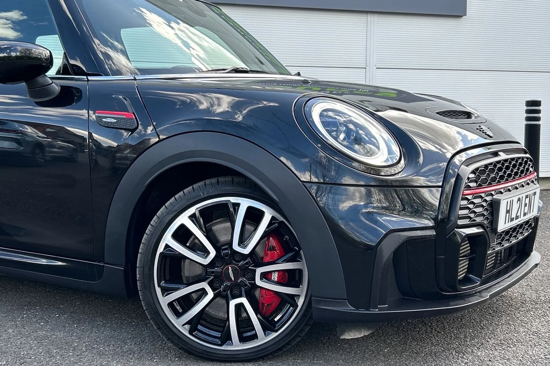 MINI HATCHBACK thumbnail image number 23