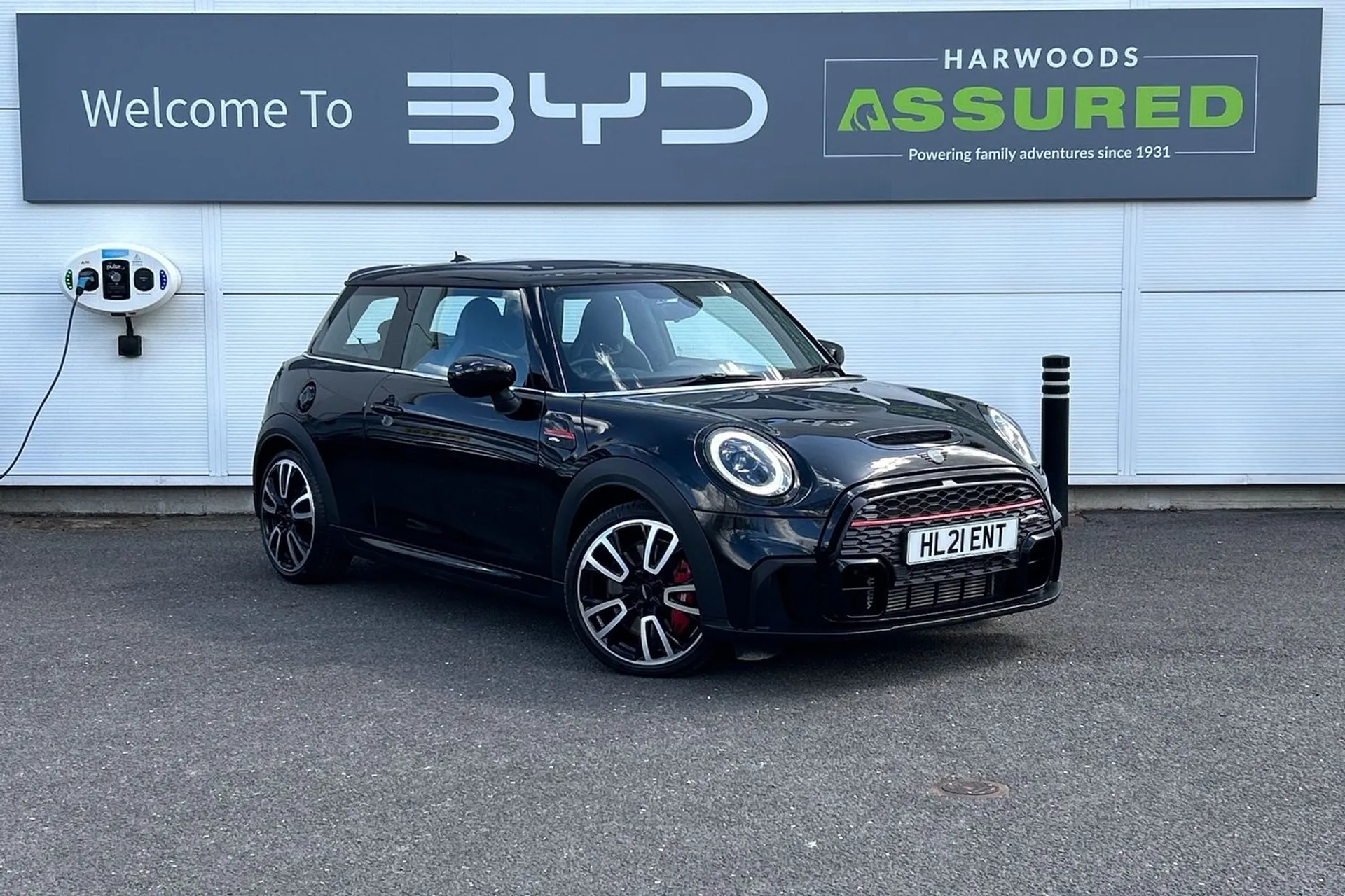 MINI HATCHBACK focused image
